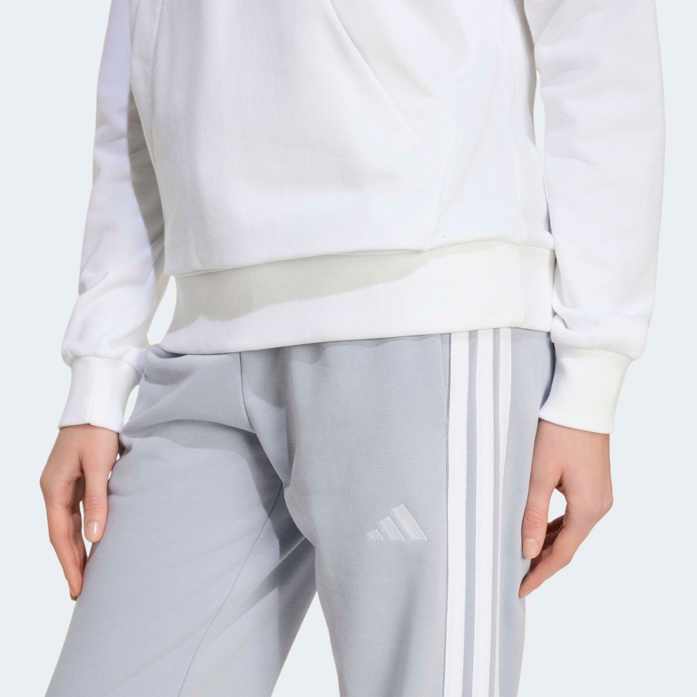 adidas Sportswear Pantalon de sport »ESSENTIALS 3-STREIFEN FRENCH TERRY CUFFED«  Reguläre Passform, mittelhoher Bund, weiches French Terry Material