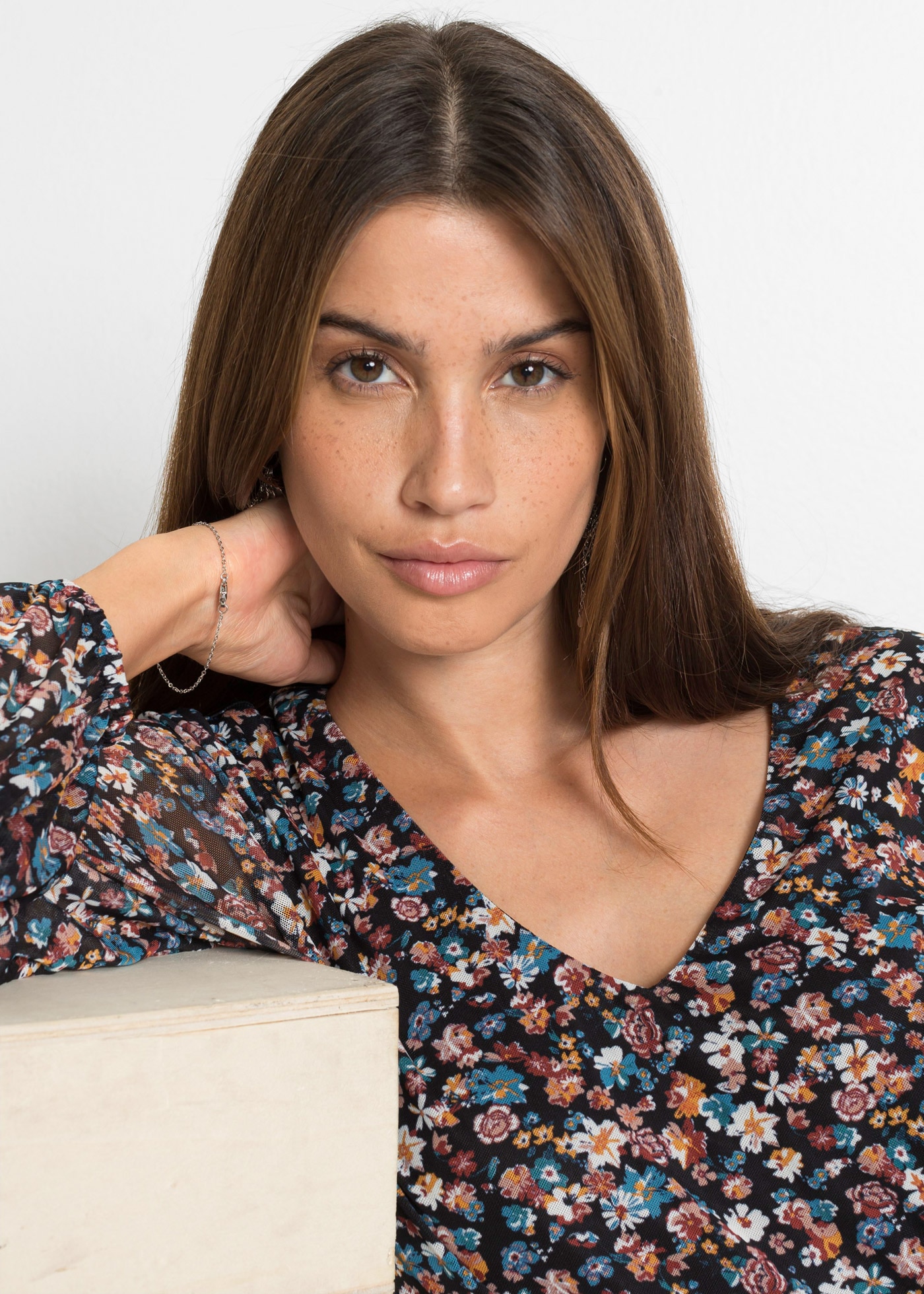 bonprix Mini-robe für vielseitige Grössen von 32/34 bis 48/50, mit Blumenmuster