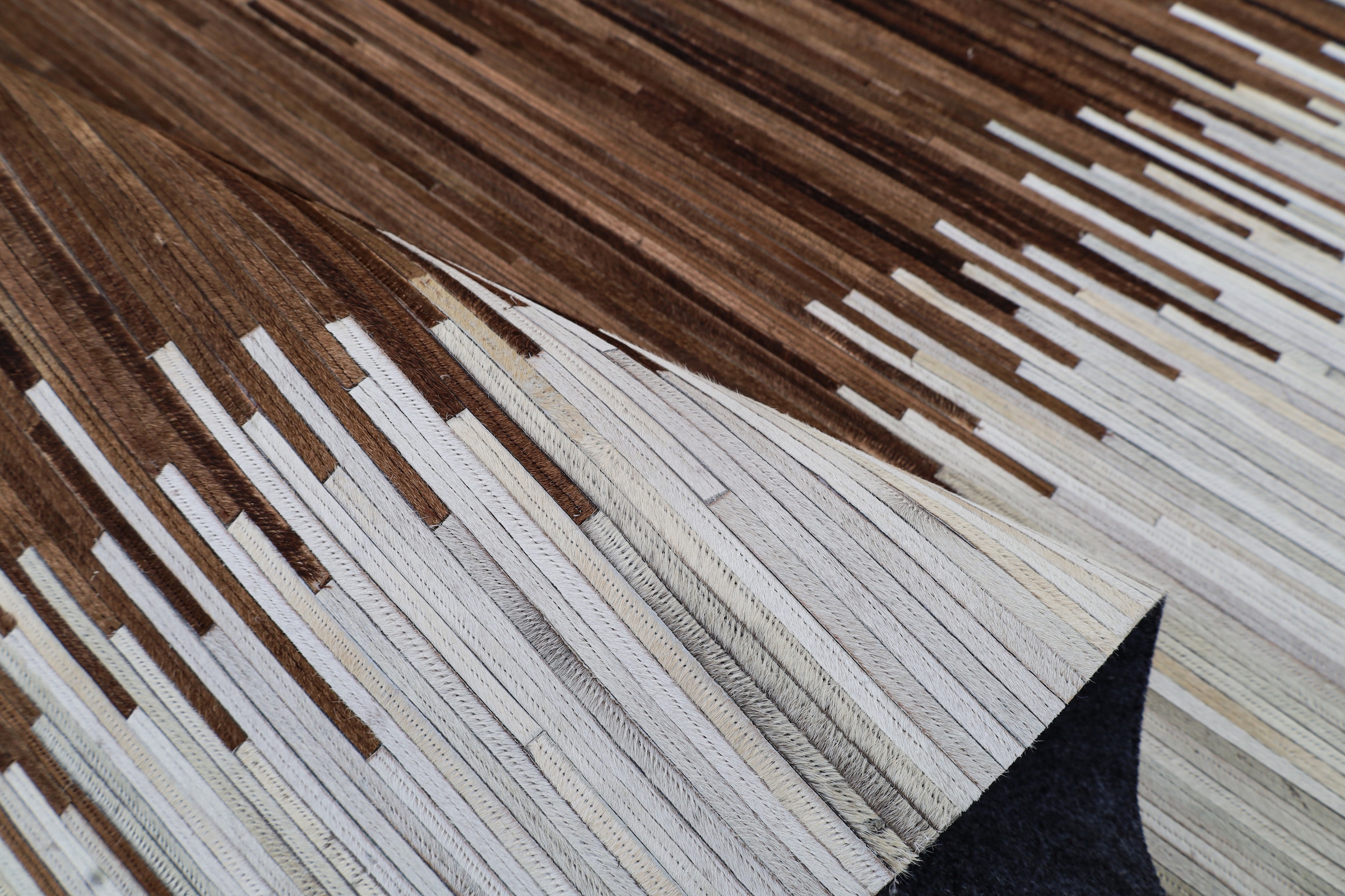 Myflair Möbel & Accessoires Tapis en fourrure »HIDE HARMONY, echtes Rinderfell, LAGERRÄUMUNG« Rectangulaire 10 mm Höhe fait main, produit naturel, structure naturelle & look premium