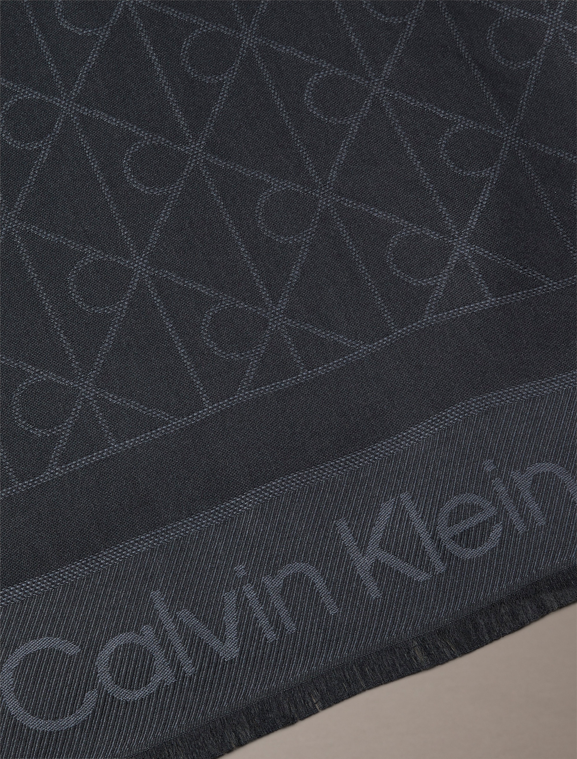 Calvin Klein Foulard de mode »TONAL AOP MODAL LW SQUARE SCARF« Perfekt für den Alltag