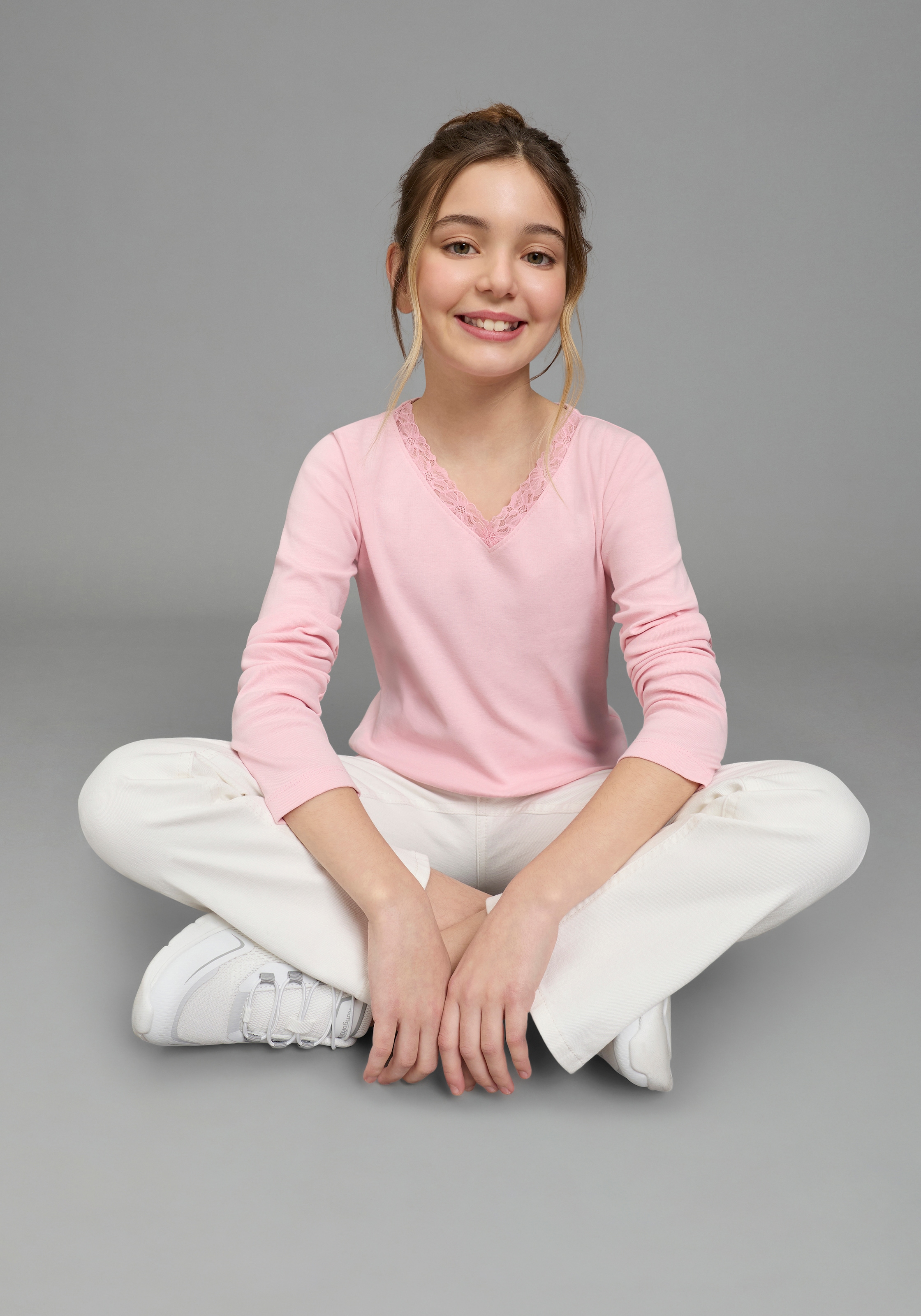 KangaROOS T-shirt à manches longues »Kangaroos Shirt aus Rippware mit Spitzenkante« V-Ausschnitt mit Spitze, unifarben, mit Logostickerei