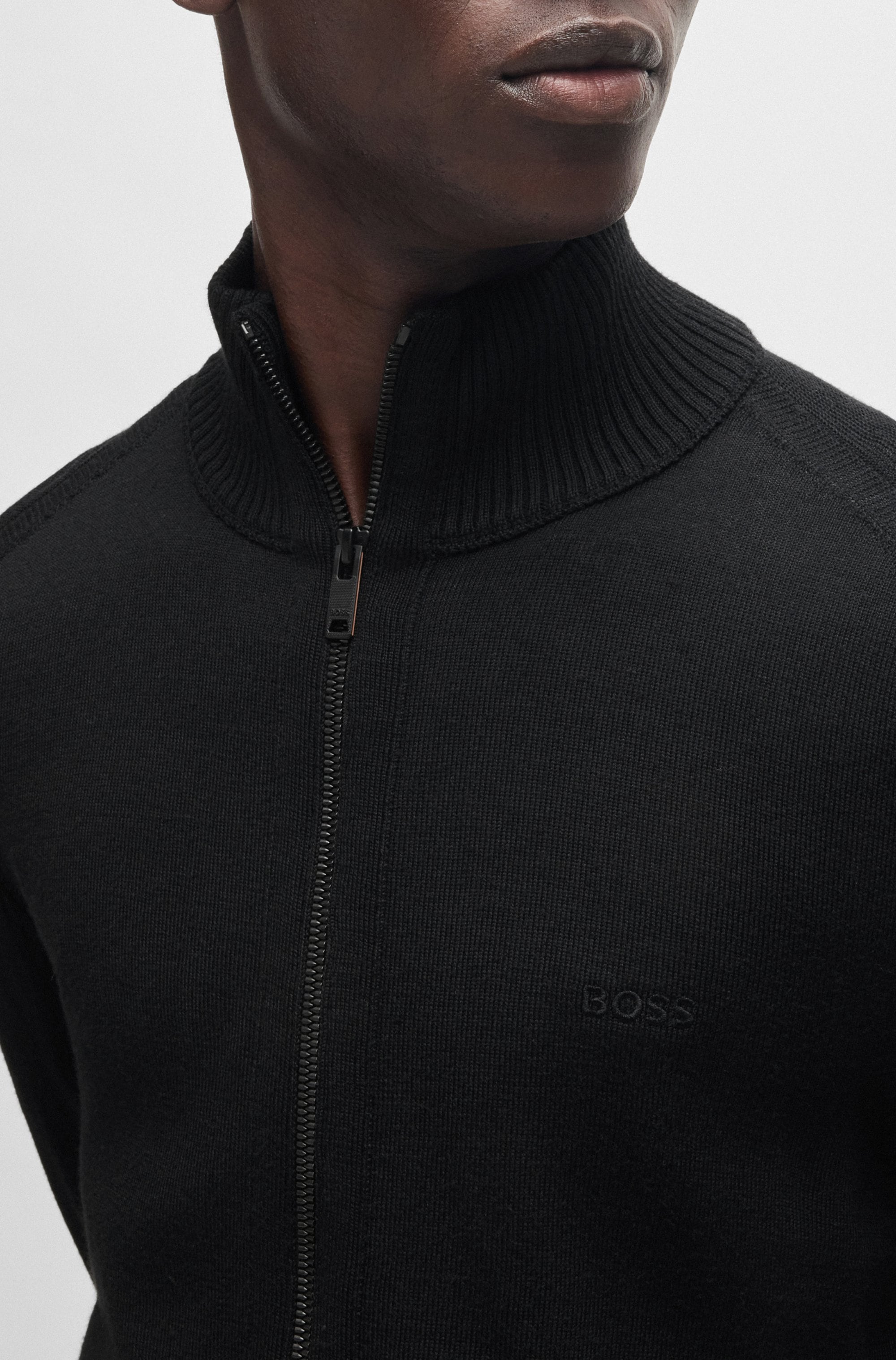 BOSS ORANGE Veste en tricot »Avac« mit Logostickerei auf der Brust