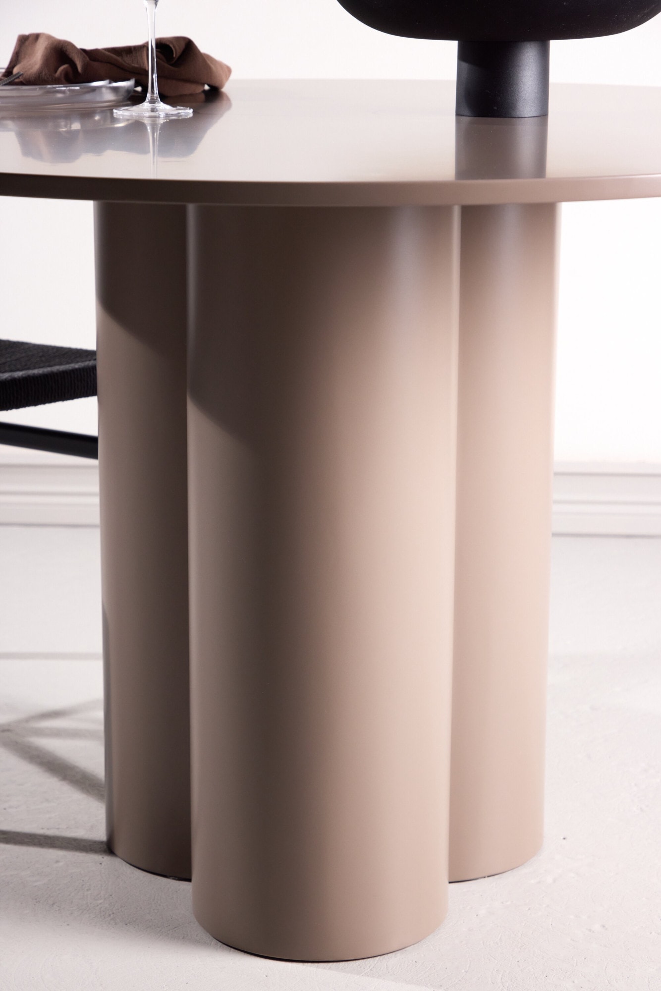 Venture Home Table de salle à manger »Olivia, runder Esstisch in warmem Dunkelbraun, Ø 110 cm« Table à manger, MDF, ronde, teinte bois foncé, moderne, élégante
