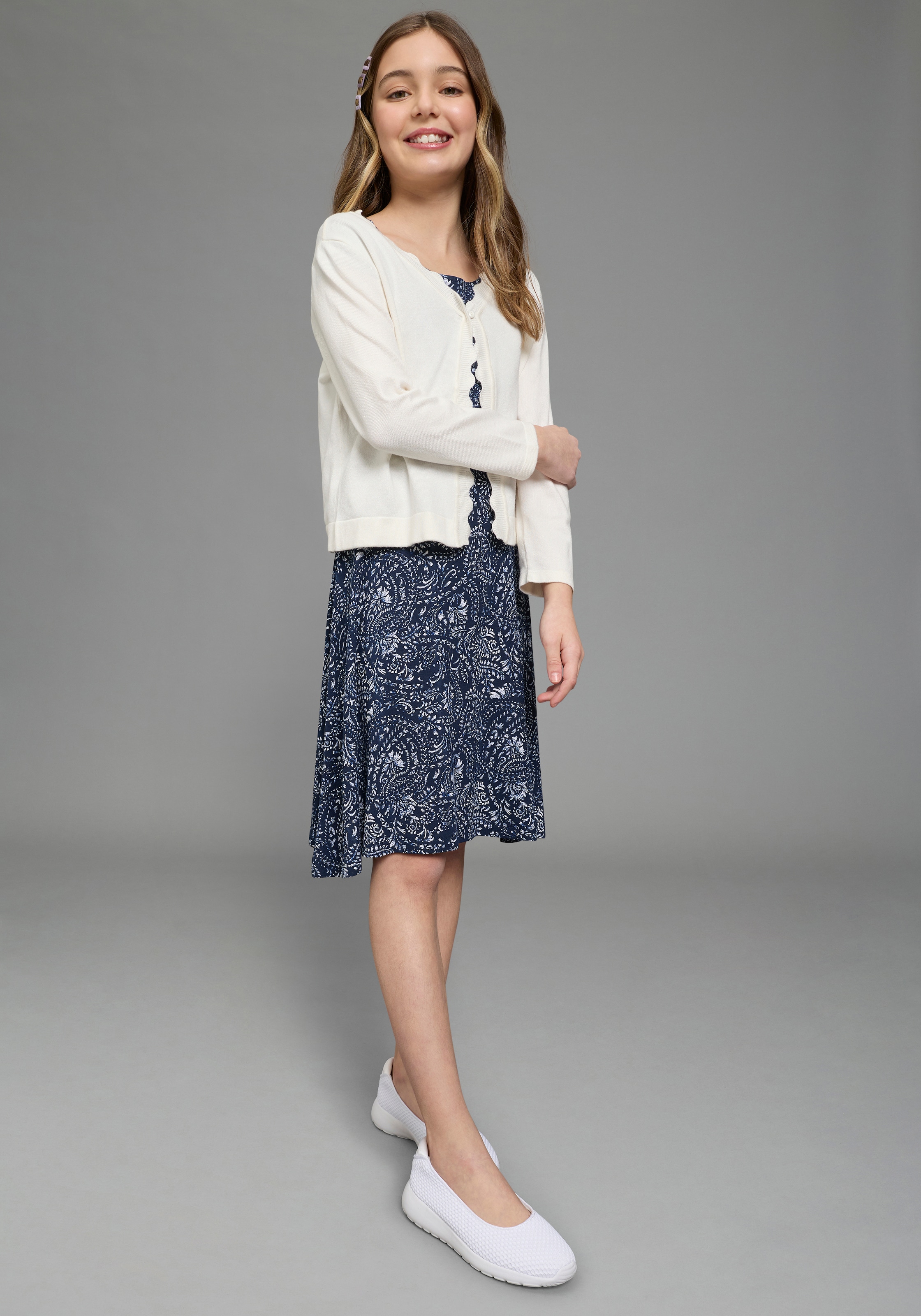 KIDSWORLD Veste en tricot »Strickjacke mit schöner Wellenkante« 1-Knopf-Form, Langarm, aus Feinstrick