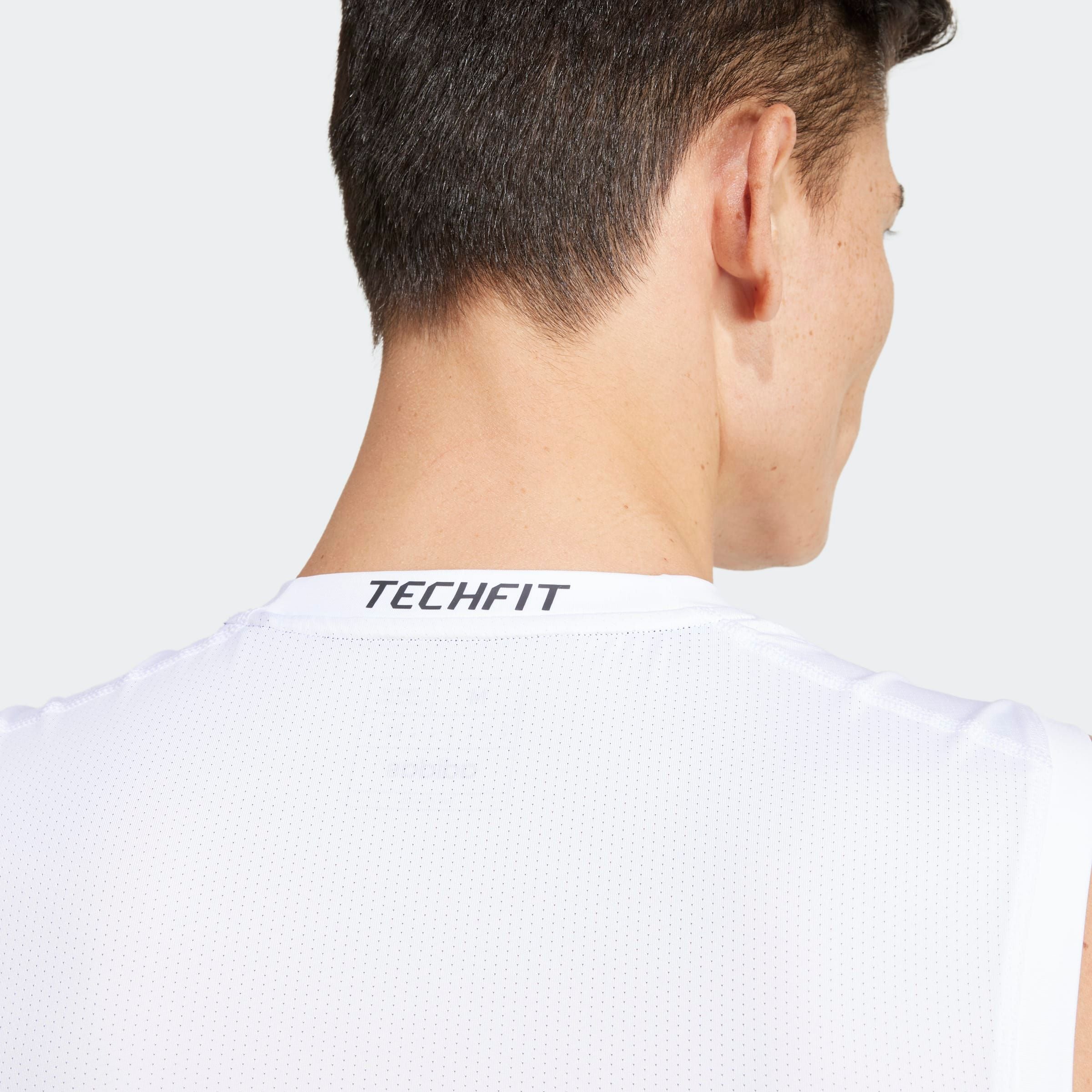 adidas Performance Débardeur »TECHFIT COMPRESSION TRAINING SLEEVELESS« avec col rond, sans fermeture, longueur normale