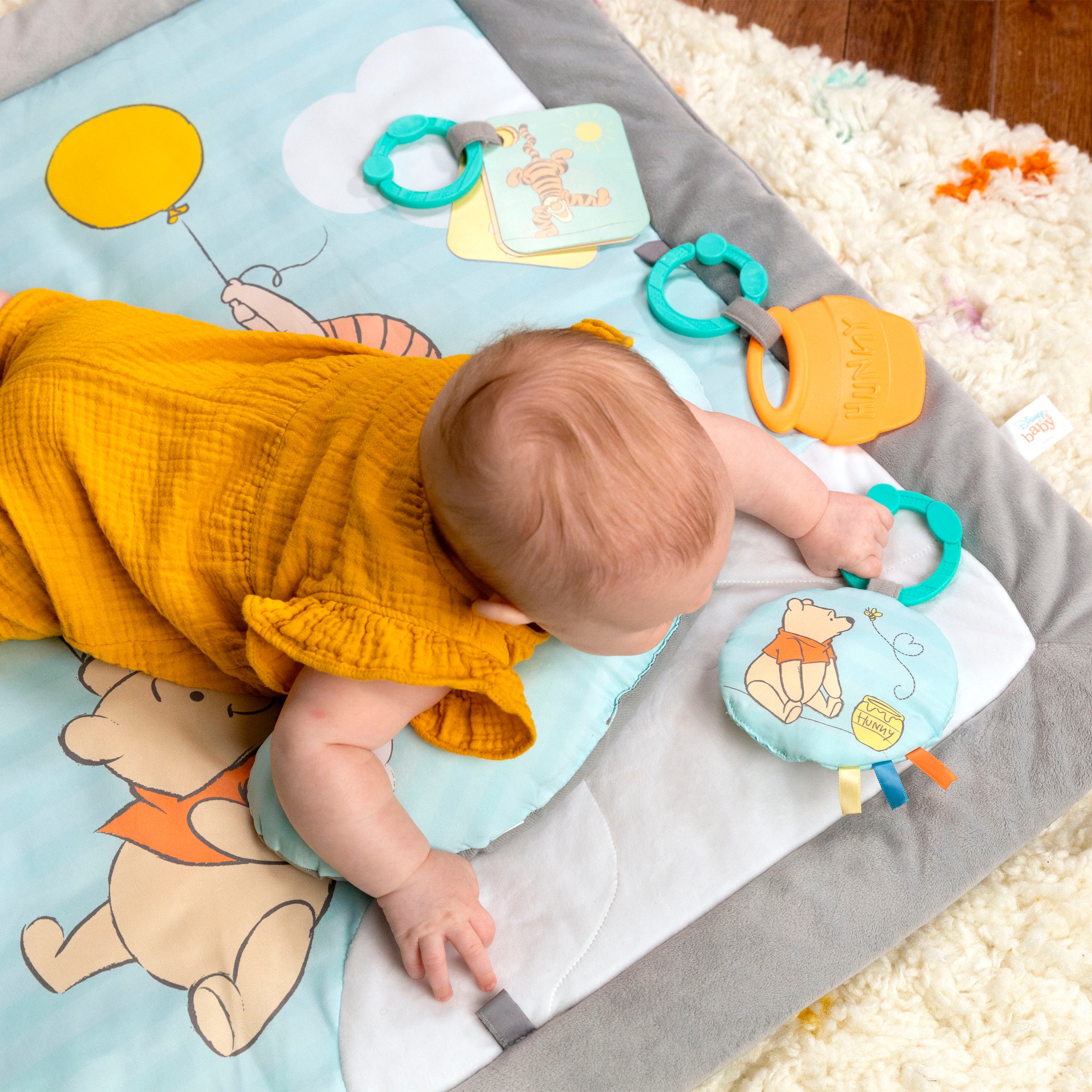 Bright Starts Spielbogen »WINNIE THE POOH Once Upon a Tummy Time ™ Activity Gym« mit Plüschmatte und Stützkissen