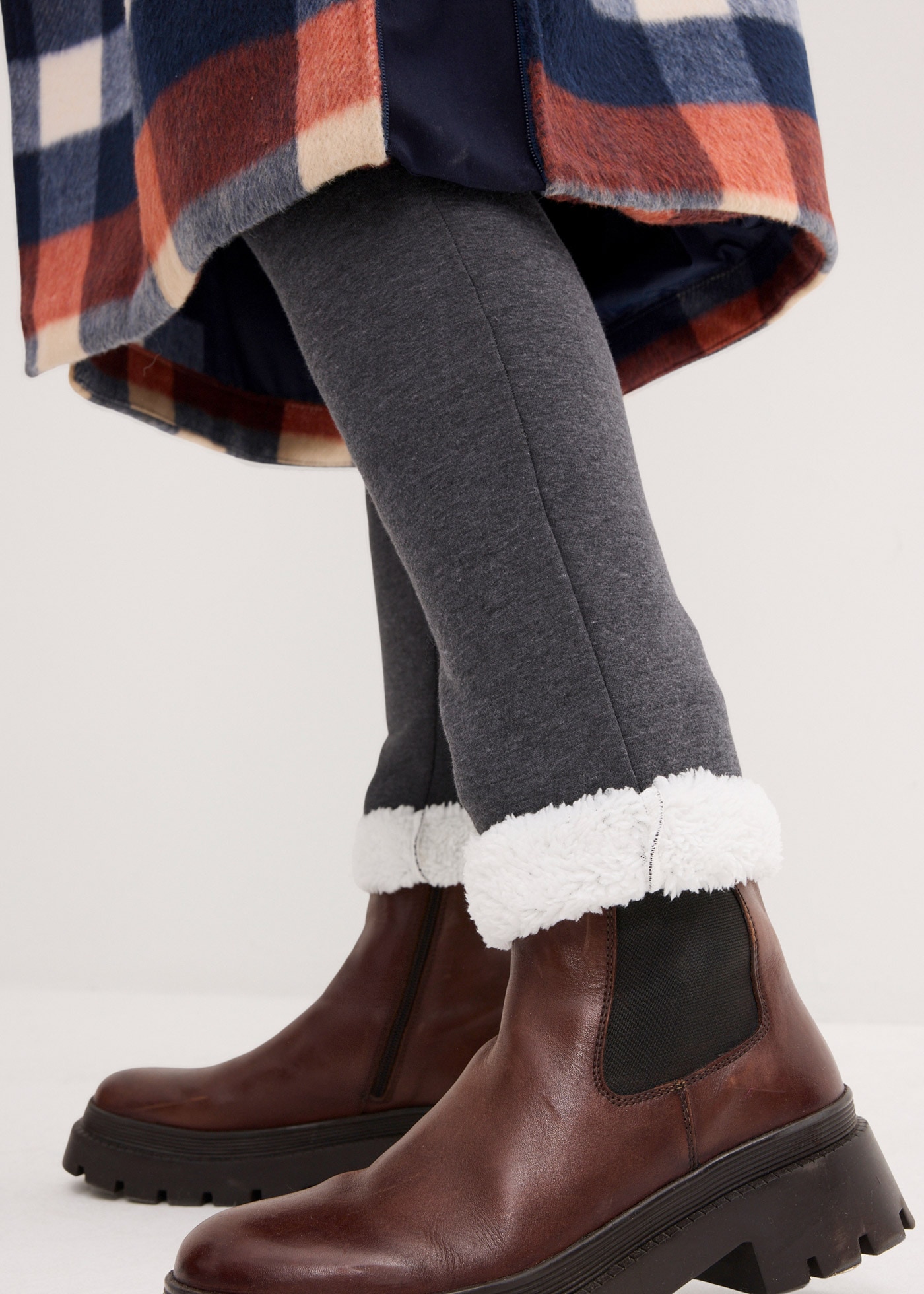 bonprix Umstandsleggings  Wärmende Umstands-Leggings mit Teddyfutter