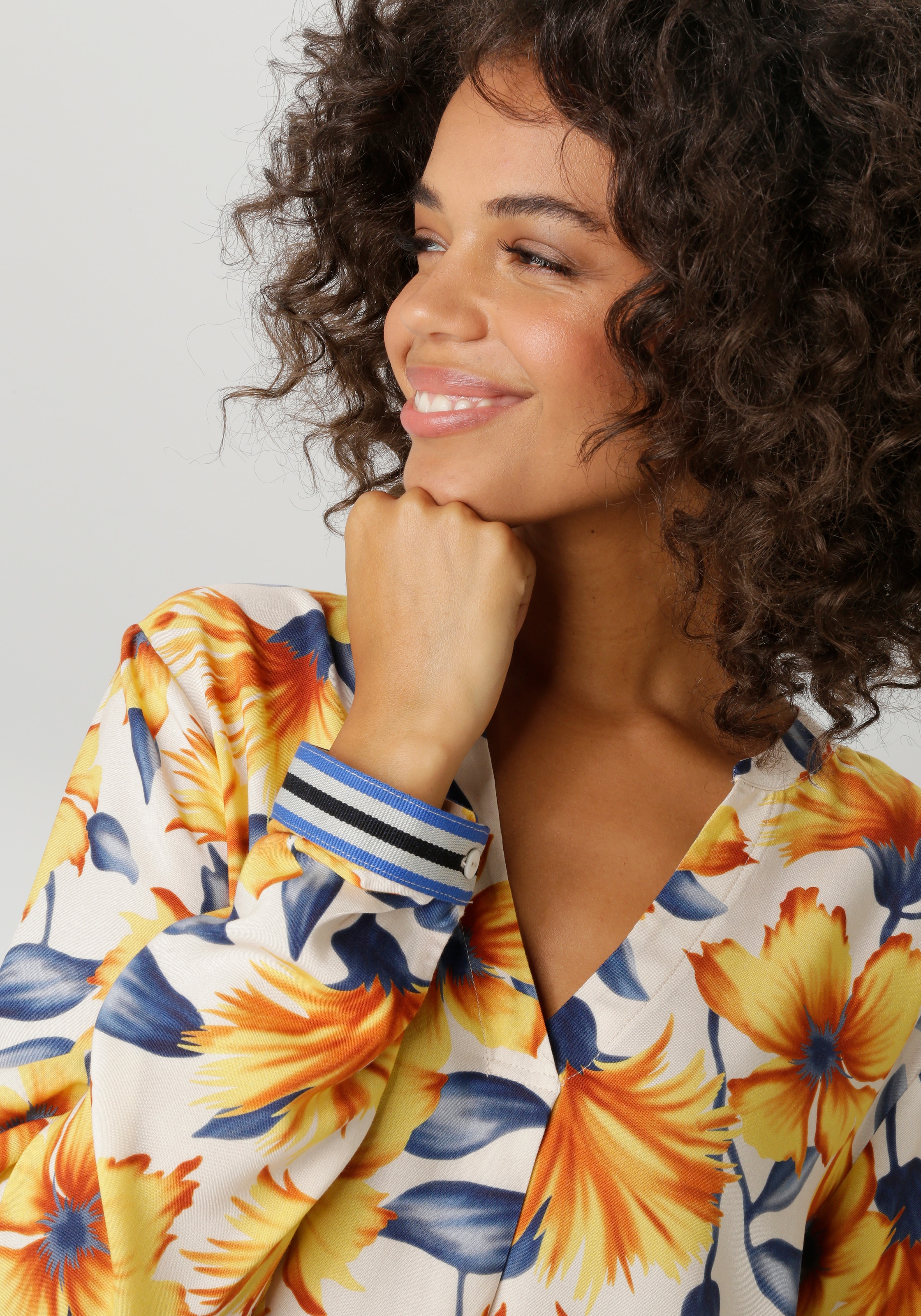 Aniston CASUAL Blouse à enfiler mit farbharmonischen, grossflächigen Blüten bedruckt - NEUE KOLLEKTION
