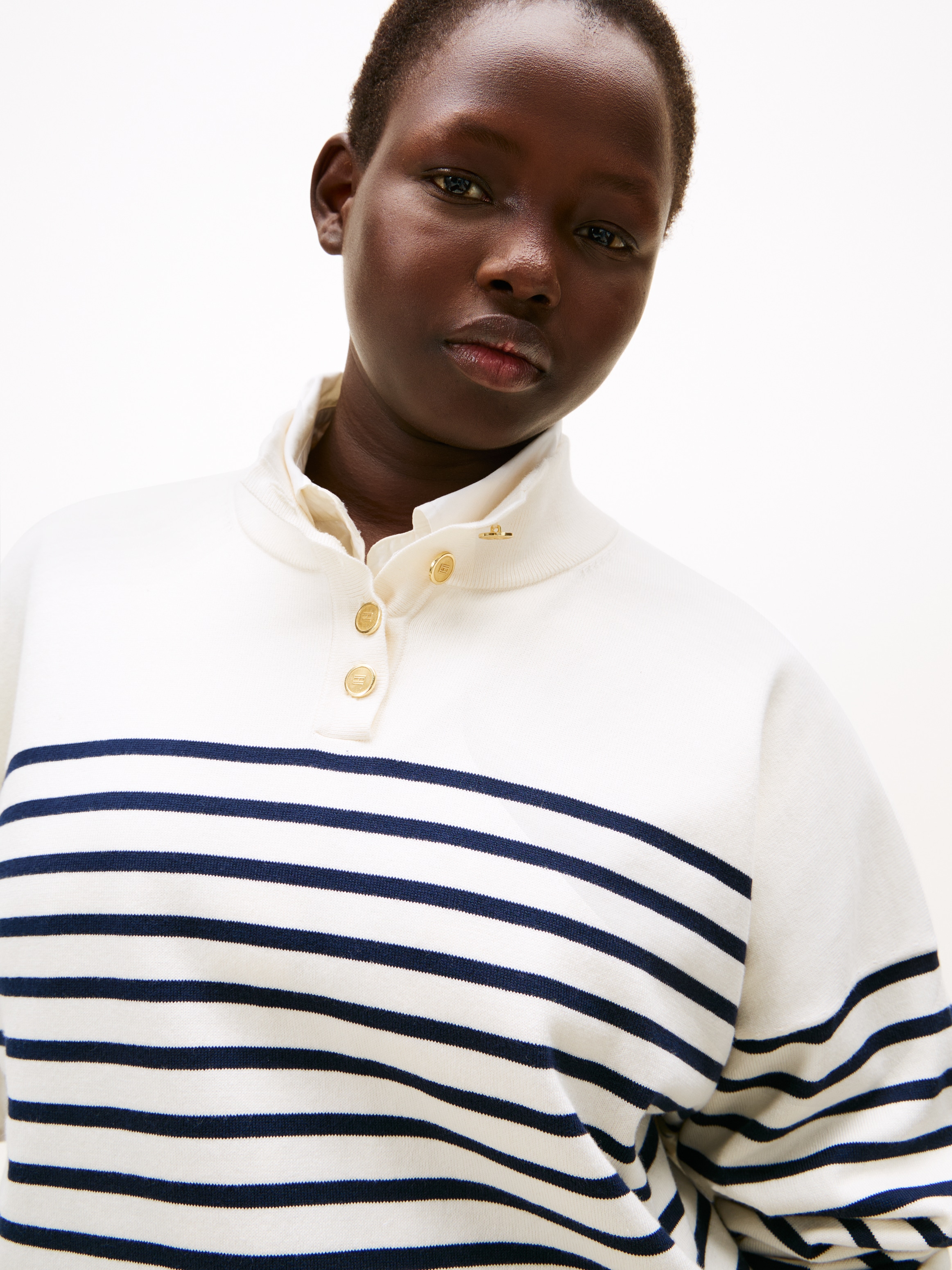 Tommy Hilfiger Curve Stehkragenpullover »CRV CO JERSEY GOLD BTN MK-NK SWT« in grossen Grössen, mit goldfarbenen Knöpfen