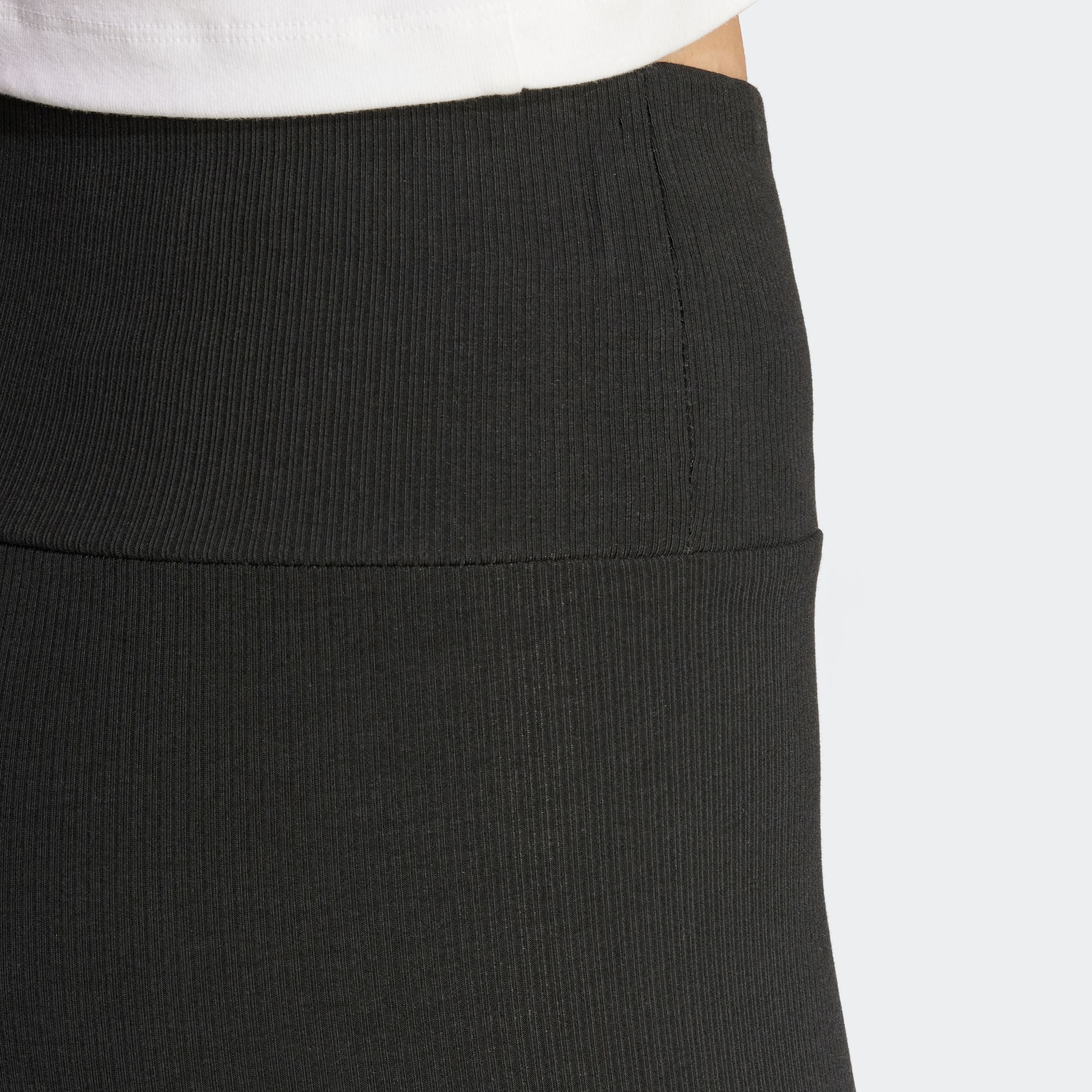 adidas Originals Shorts »ESSENTIALS RIBBED«  in Ripp Optik, für vielseitigen Einsatz, aus stretchigem Baumwollmix