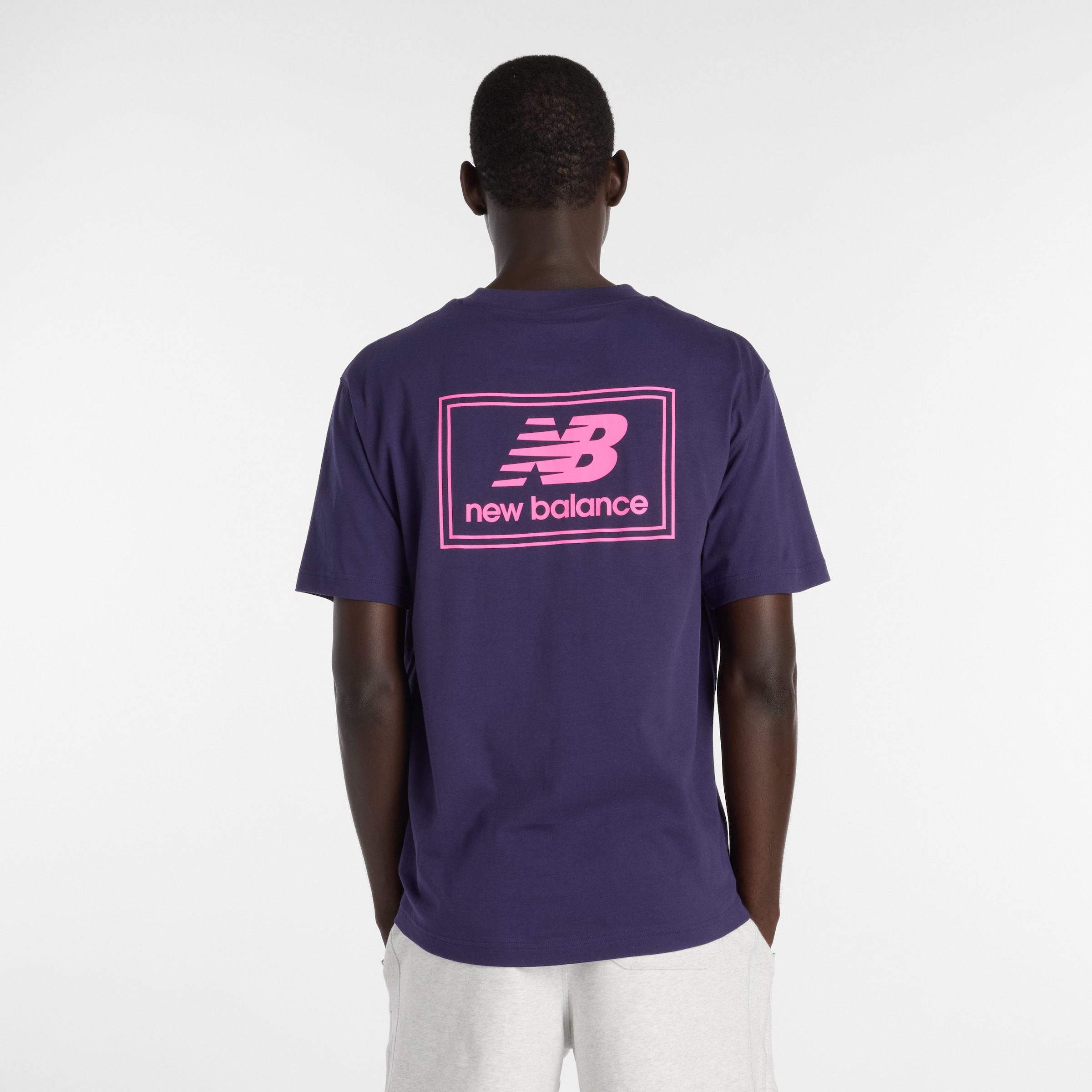 New Balance T-shirt »WOVEN LABEL T-SHIRT« für sportliche Aktivitäten und Freizeit, sportlicher Stil