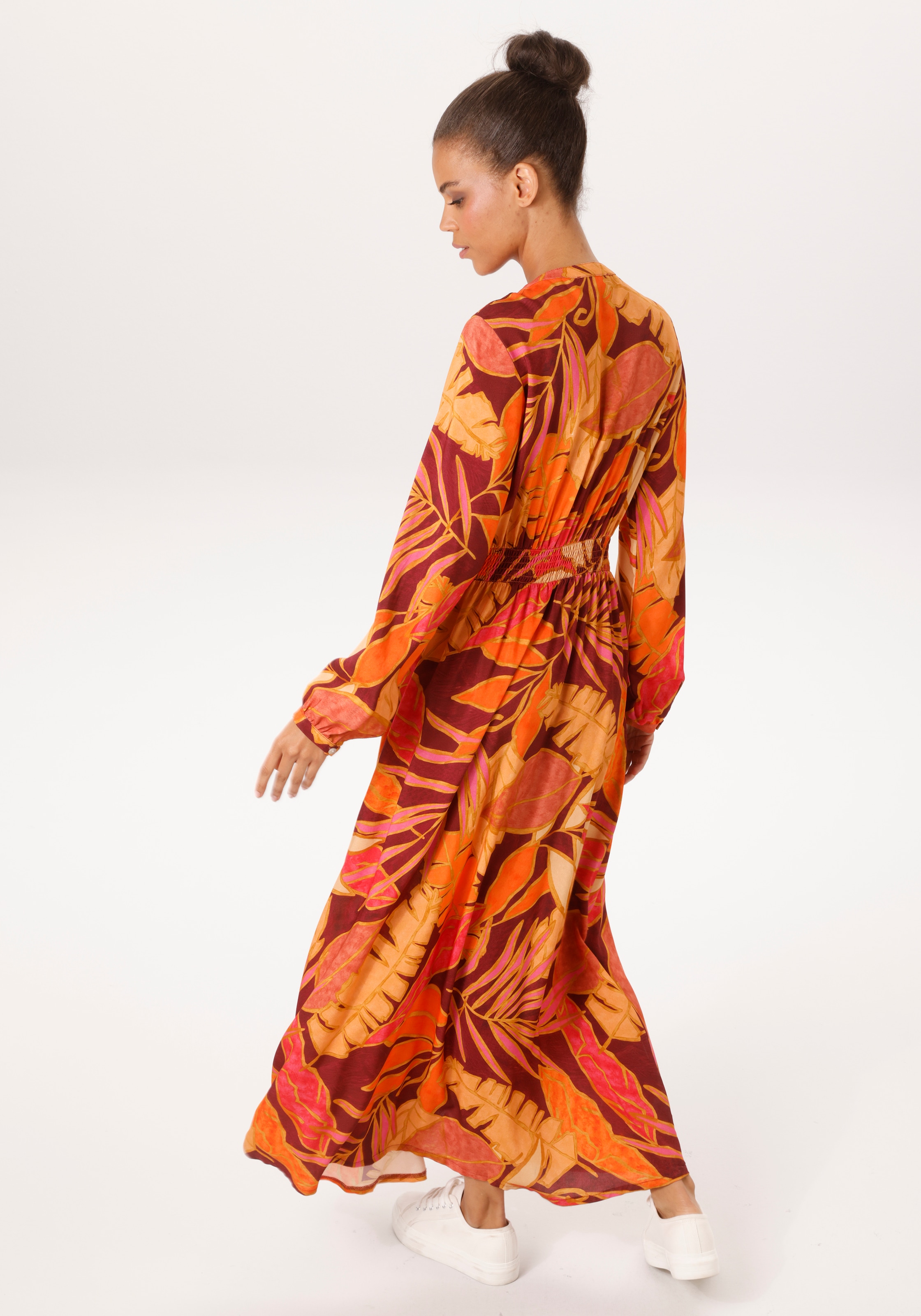 Aniston CASUAL Maxikleid mit farbenfrohen, grafischen Blättern bedruckt