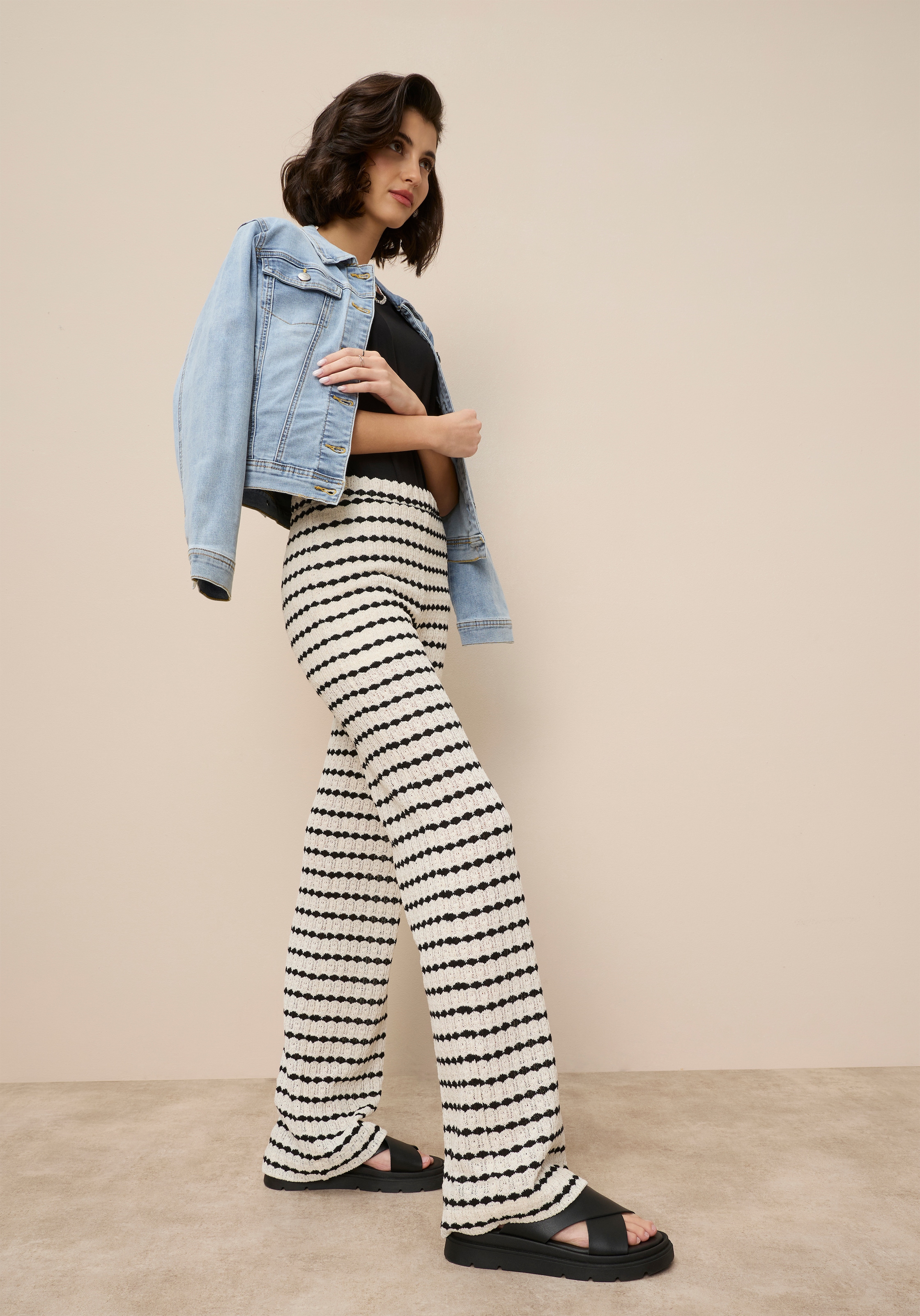 Tamaris Pantalon en tricot  luftige Hose mit trendigem Muster und lässigem Schnitt