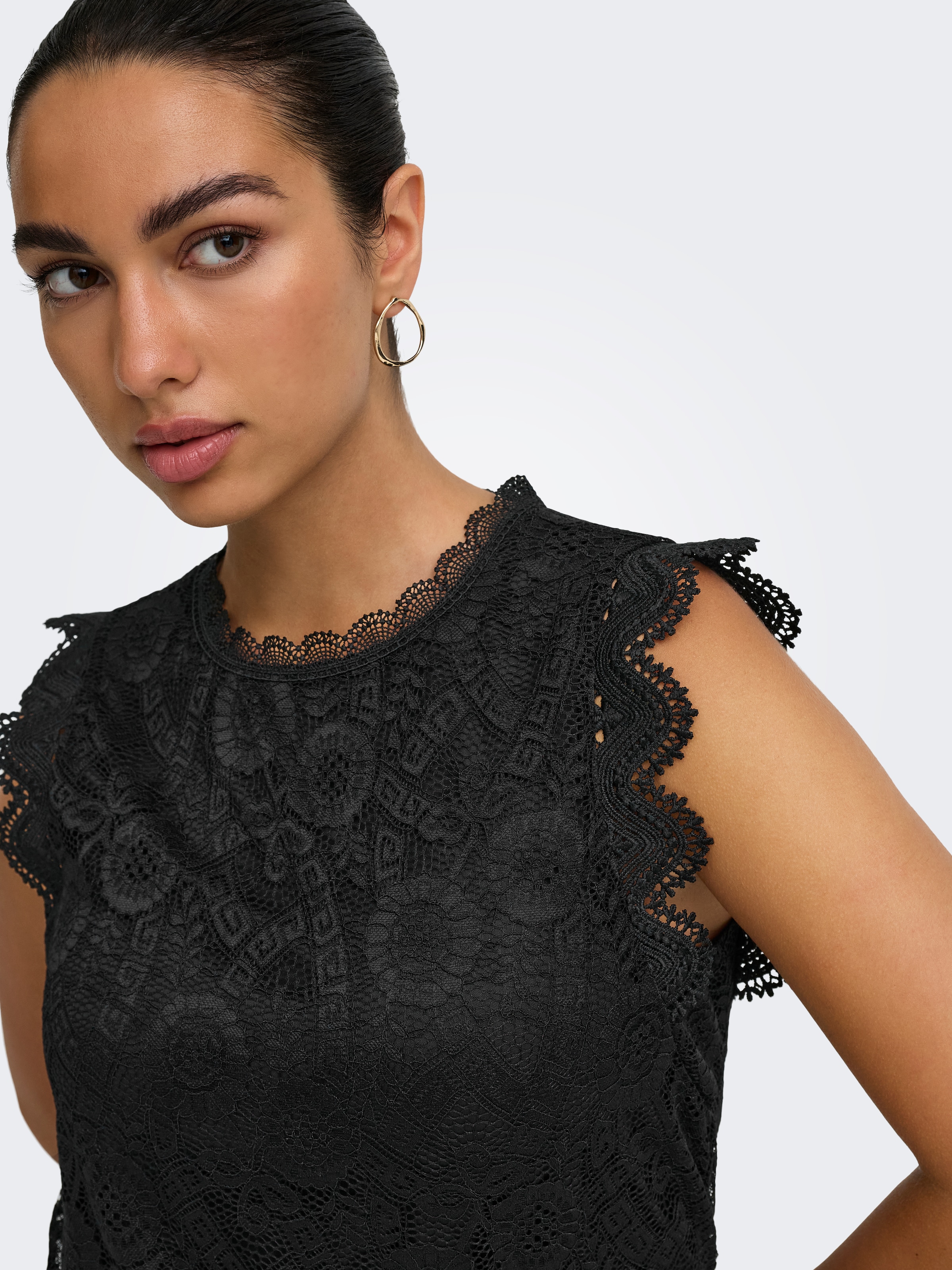 ONLY Top en dentelle »ONLSINE S/L LACE TOP CS JRS« mélange de matières, coupe régulière, col rond