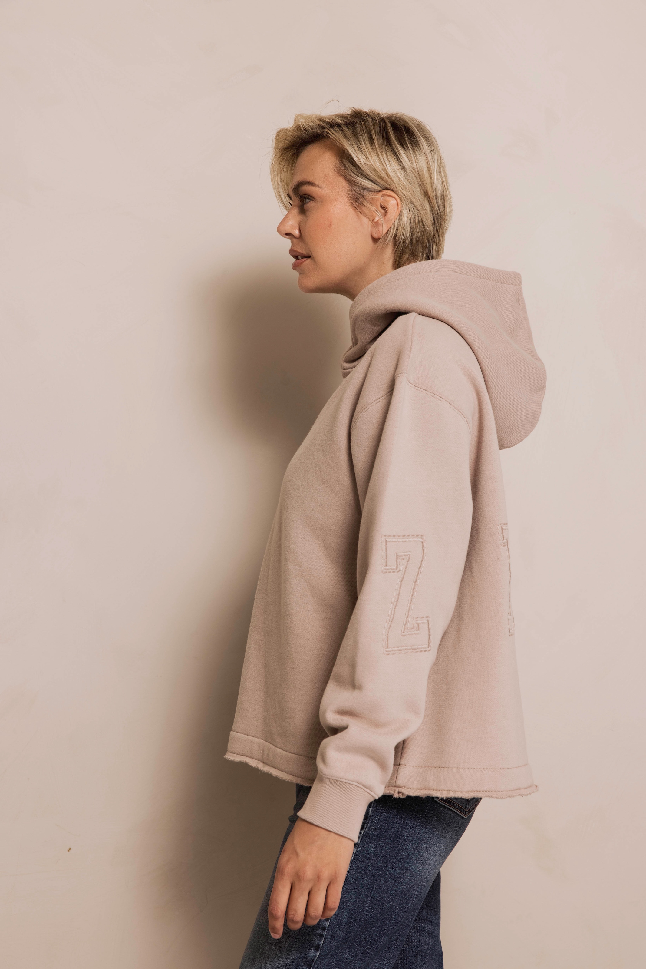 Zhrill Sweater »ZHJUNA«, mit grosser Stickerei auf dem Rücken
