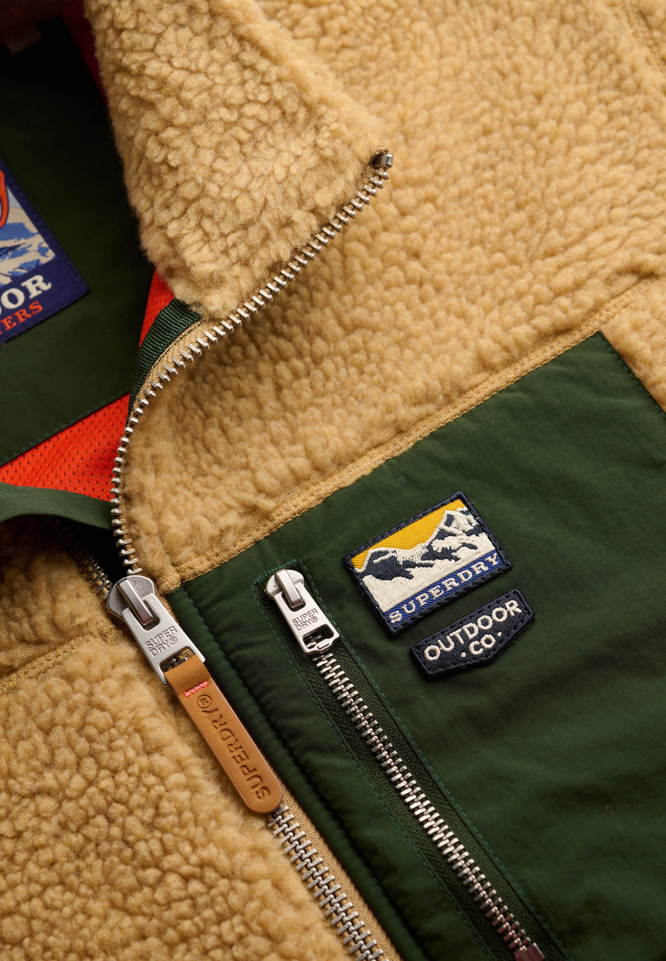Superdry Sweatjacke »MOUNTAIN FULL ZIP FLEECE« Relaxed Fit, mit Reissverschluss, aus Fleece