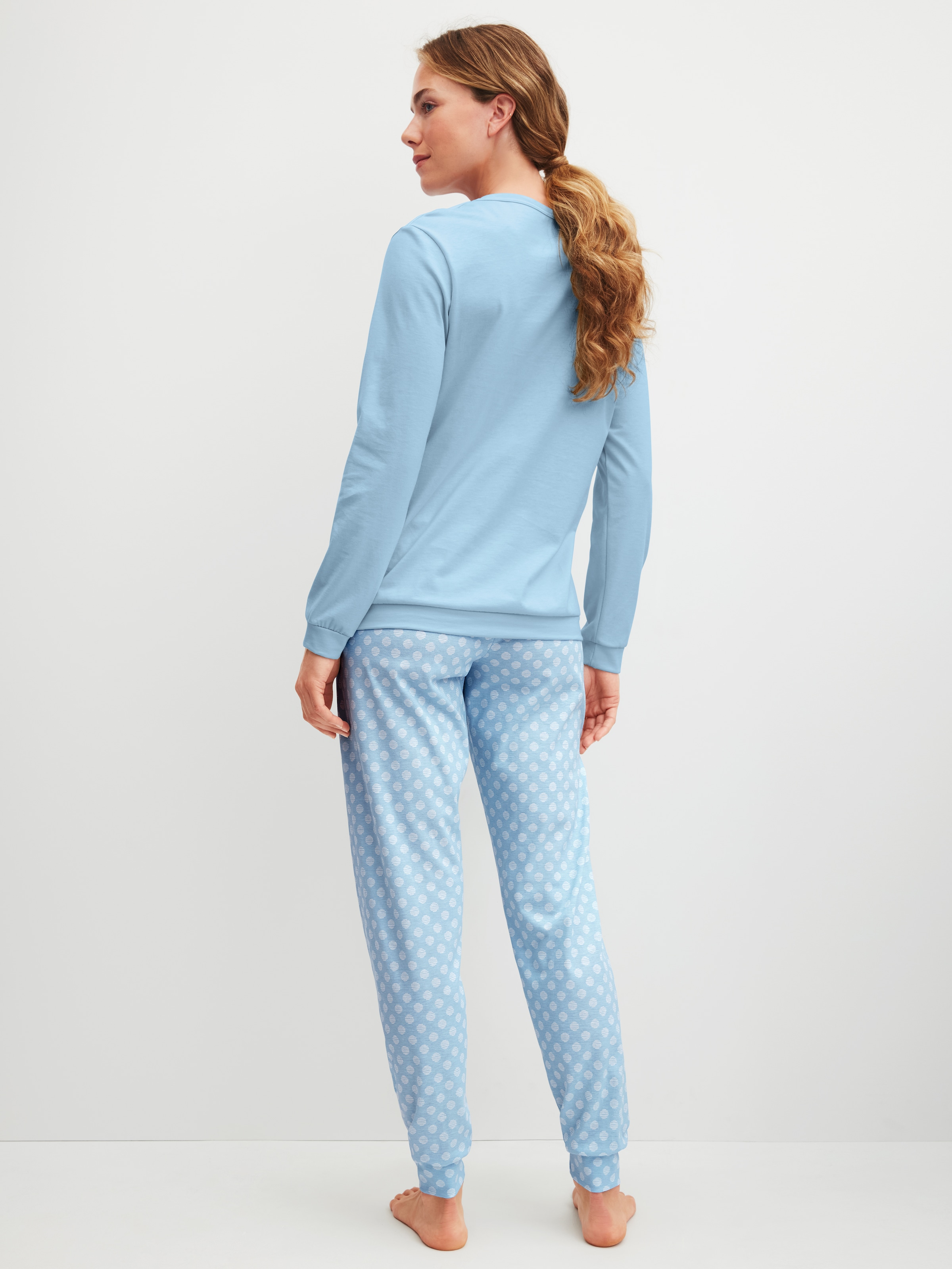 CALIDA Pyjama »Lovely Nights« 2 Oberteil uni, Hose gestreift, Rundhalsausschnitt, weich, Langarm