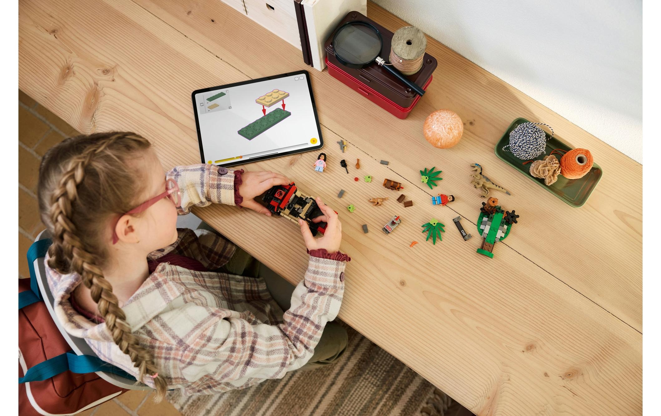 LEGO® Briques de jeu »Jurassic World Raptor: Verfolgungsjagd mit dem Geländewagen«