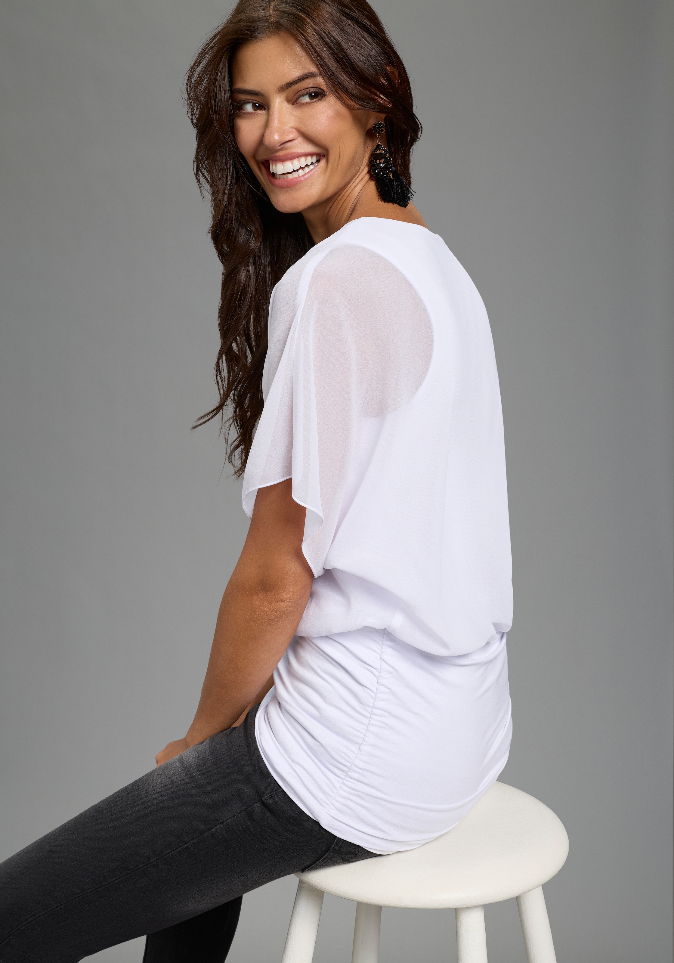 Laura Scott Blouse en mousseline figurenbetont, hüftbedeckende Länge, V-Ausschnitt, unifarben