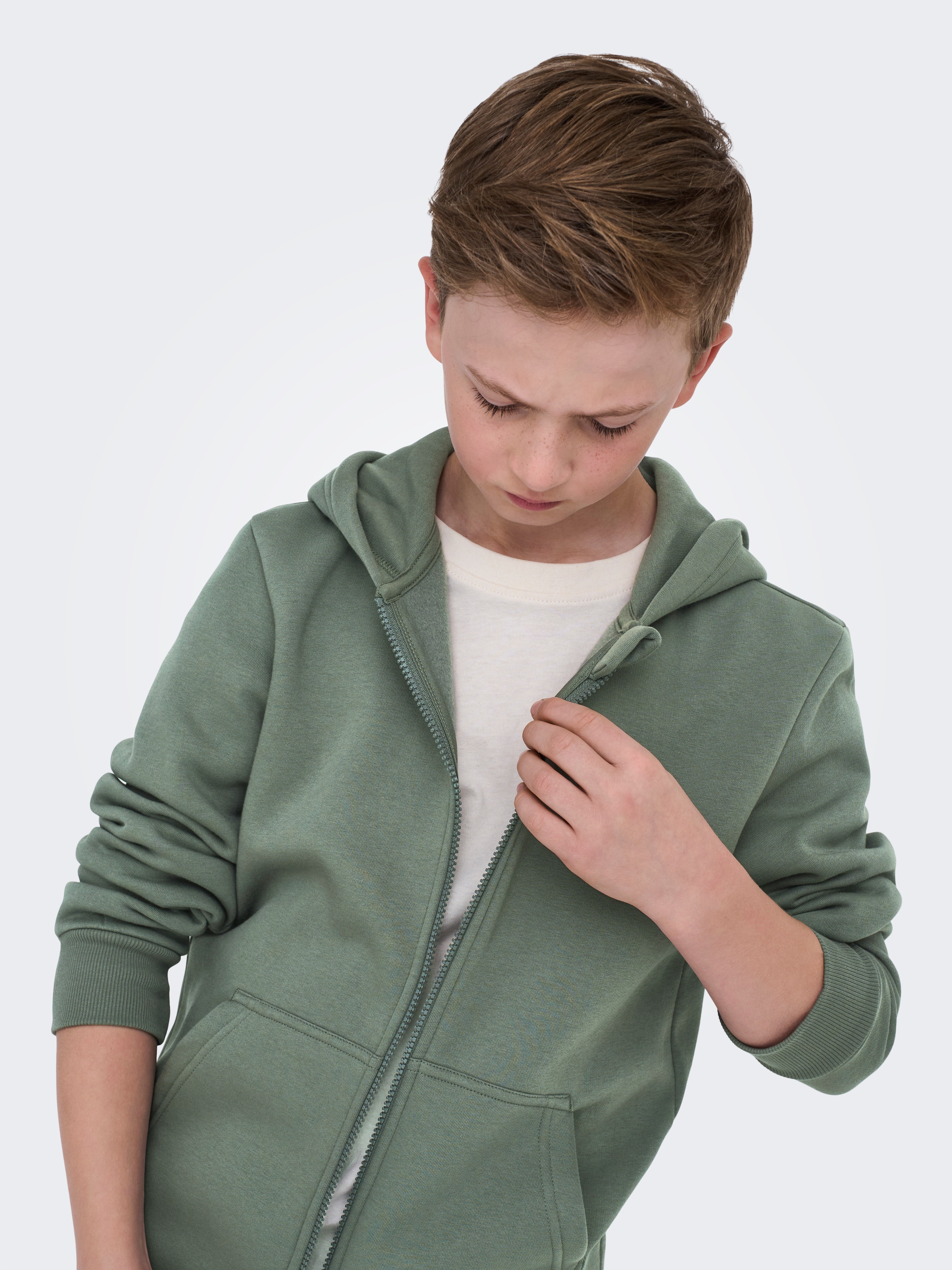 ONLY & SONS junior Sweat à capuche »OSJCERES ZIP THR. HOODIE SWT NOOS« Baumwollmischung, regular fit