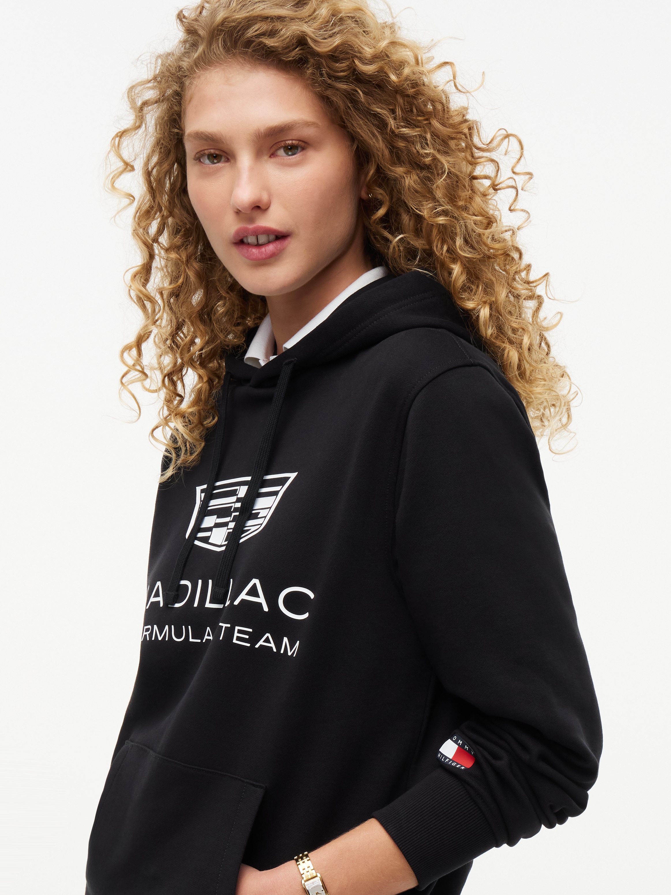 Tommy Hilfiger Hoodie »TH x Cadillac Formula 1® Team SHIELD«, Qualité coton, unisexe
