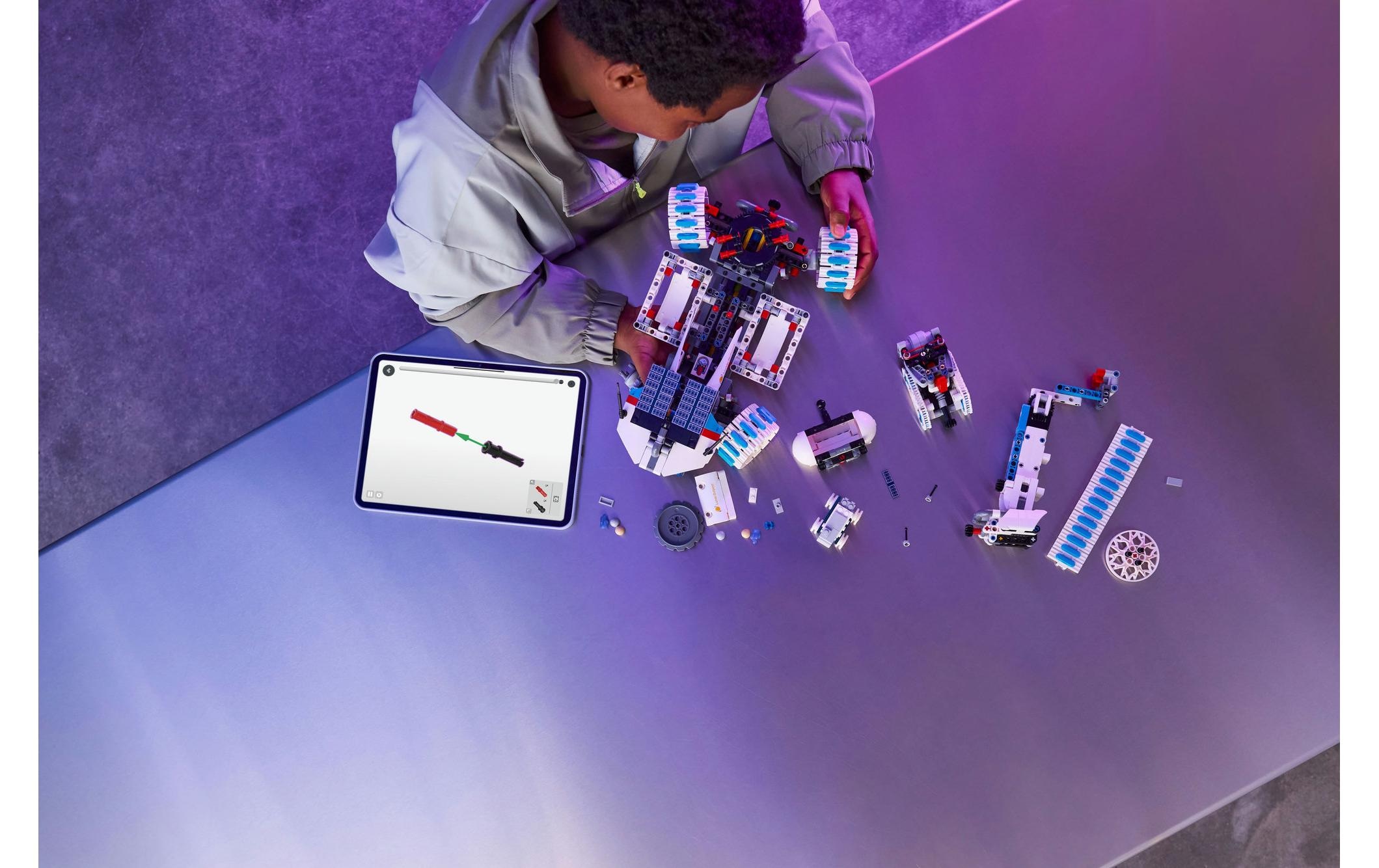 LEGO® Spielbausteine »LEGO® Technic Lunar Outpost Mondrover-Raumfahrzeug 42211«