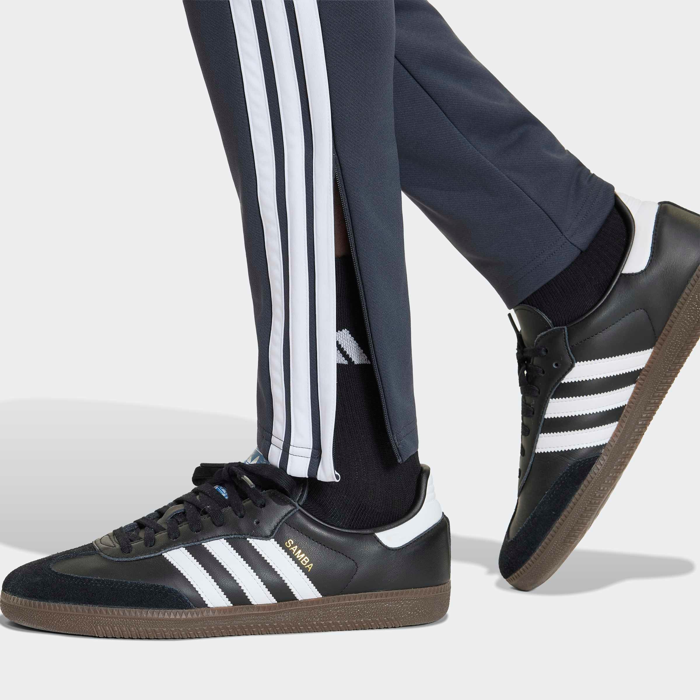 adidas Performance Pantalon de survêtement »TIRO 26 ESSENTIALS WINTERIZED«