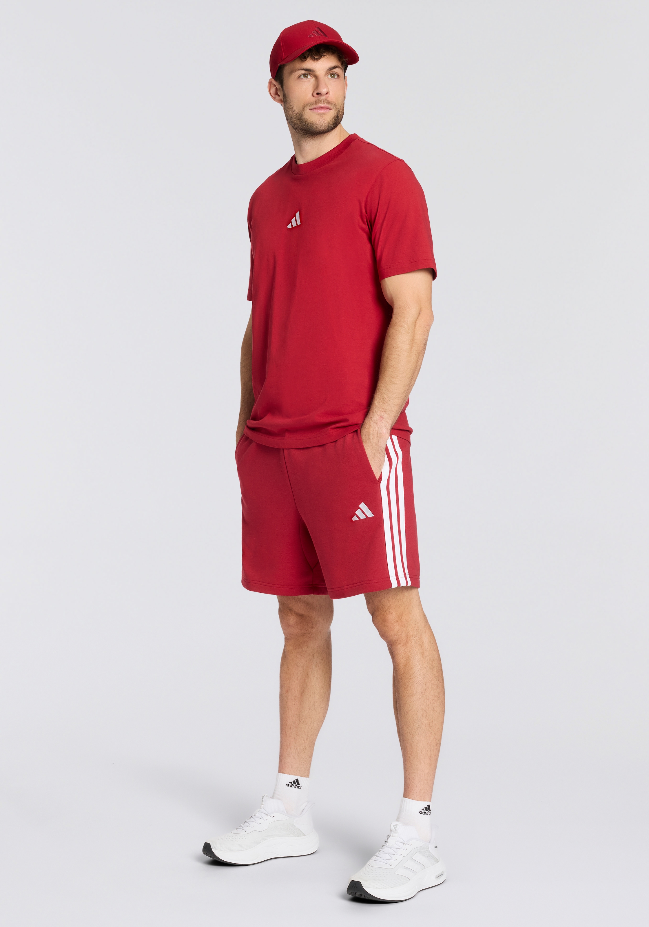 adidas Sportswear T-Shirt »ESSENTIALS SMALL LOGO SINGLE JERSEY« sportliches Kurzarmshirt, mit Rundhalsausschnitt