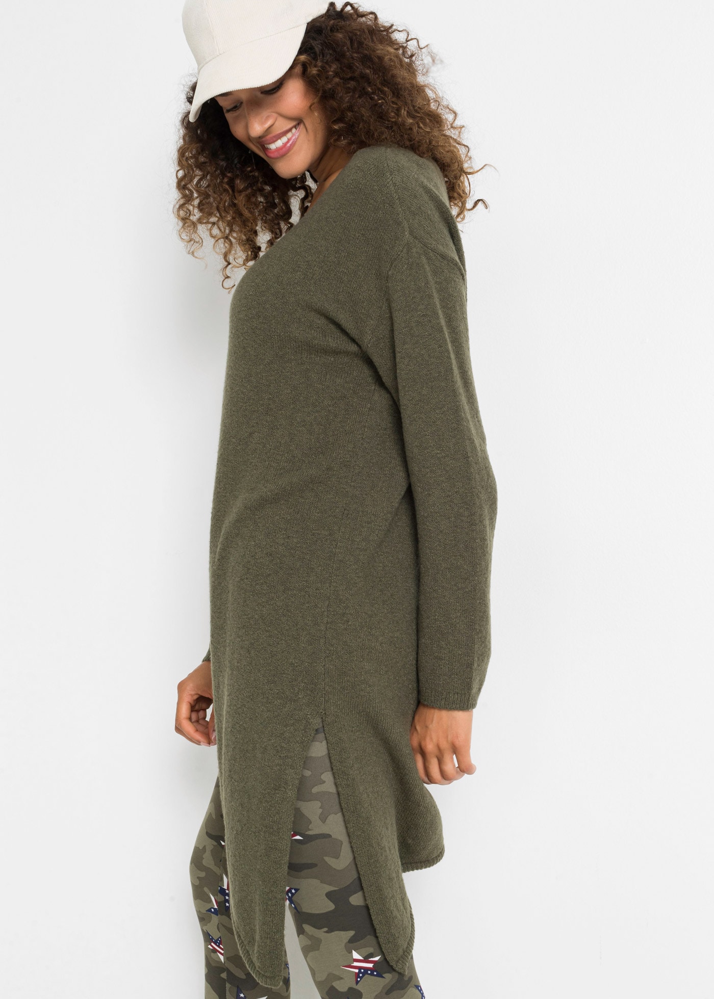 bonprix Strickpullover »Asymmetrischer Pullover« aus Baumwolle, Polyacryl, Polyamid und Elasthan, Oversize Passform