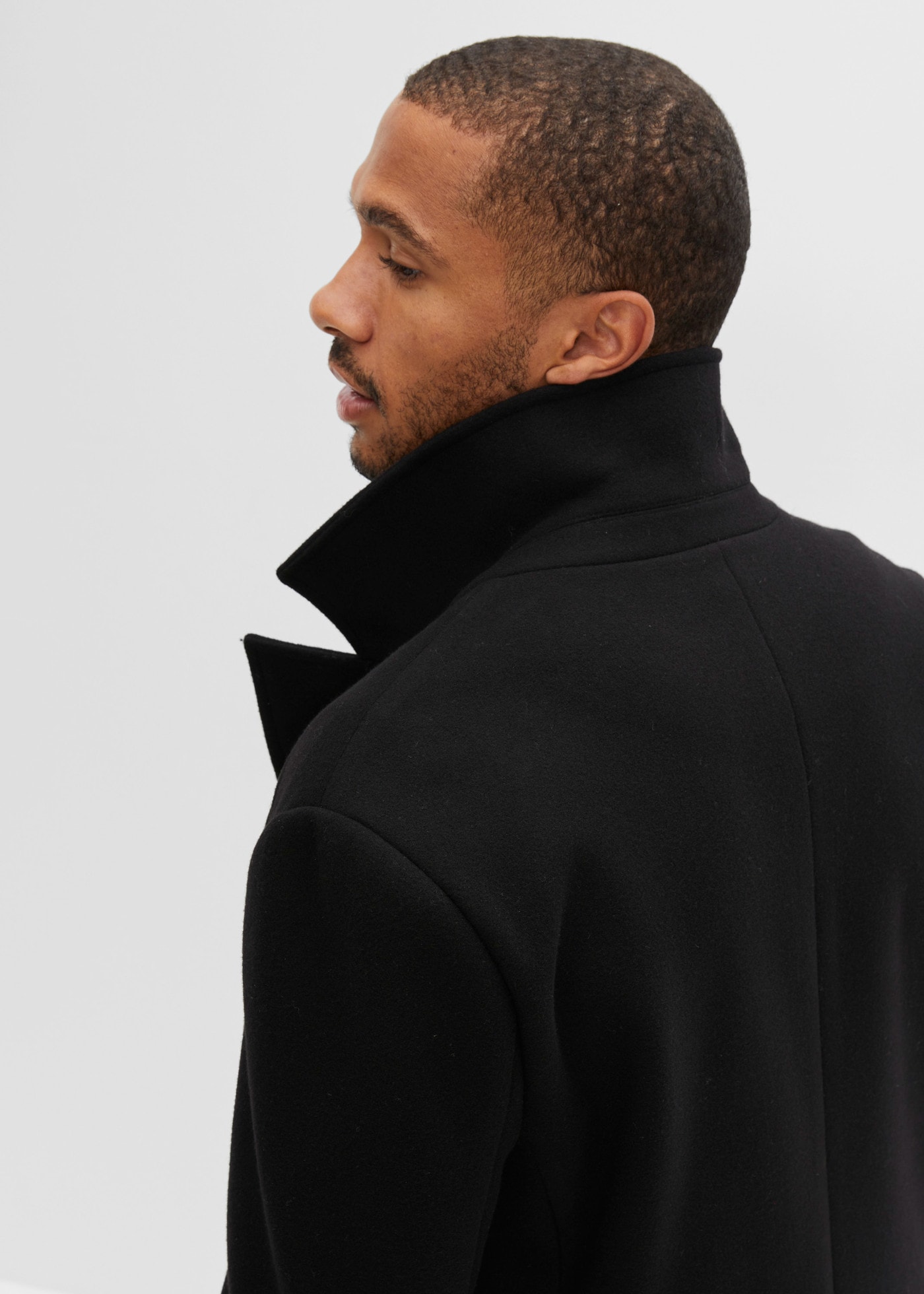 bonprix Manteau court style caban, avec une part de laine, coupe régulière