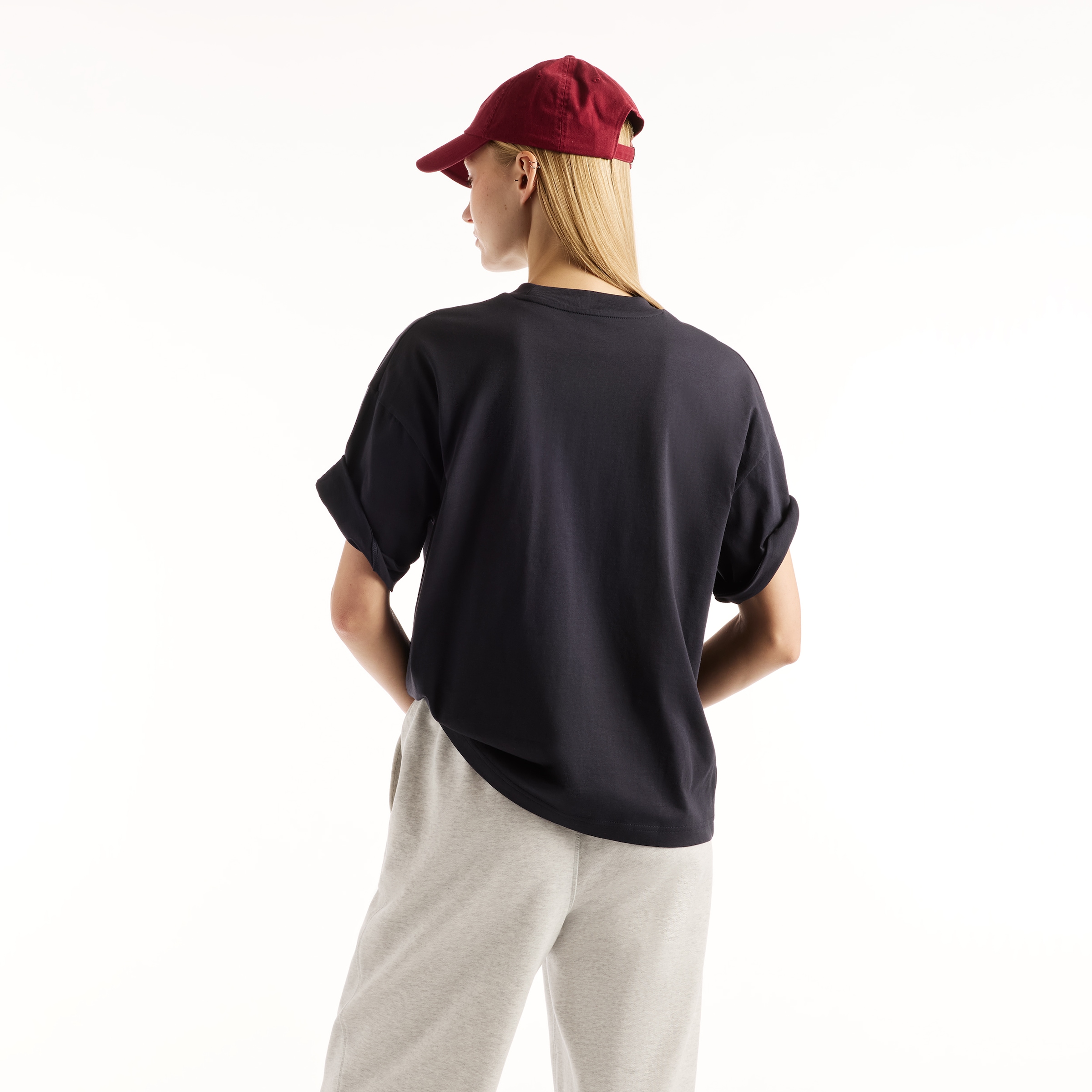 New Balance »REIMAGINED OVERSIZED T-SHIRT« sportlich, für sportliche Alltagsmomente, mit reduziertem Design