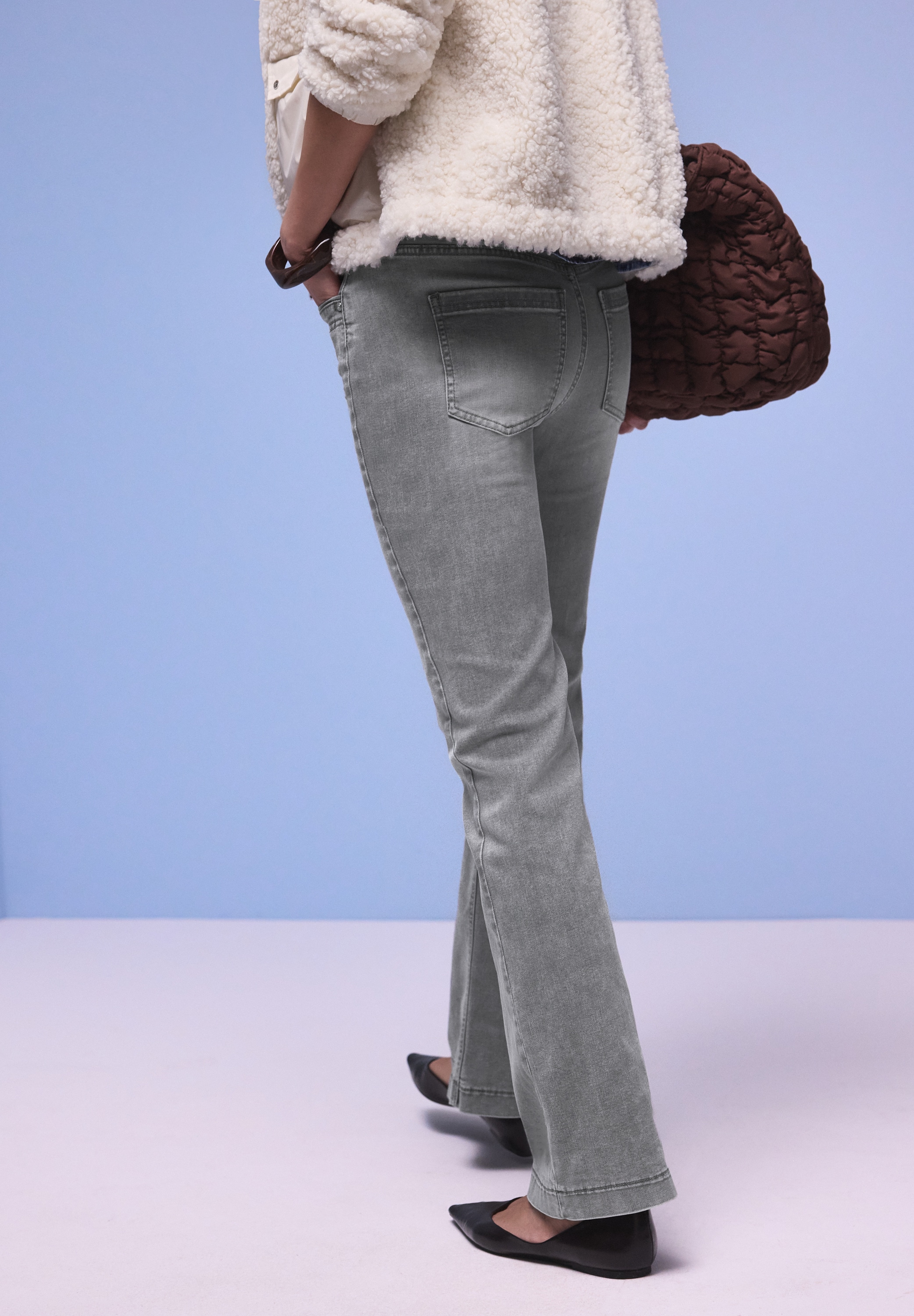 STREET ONE Bootcut-Jeans »Style Blaire« 5-Pocket-Style, mit Viskose und Stretch