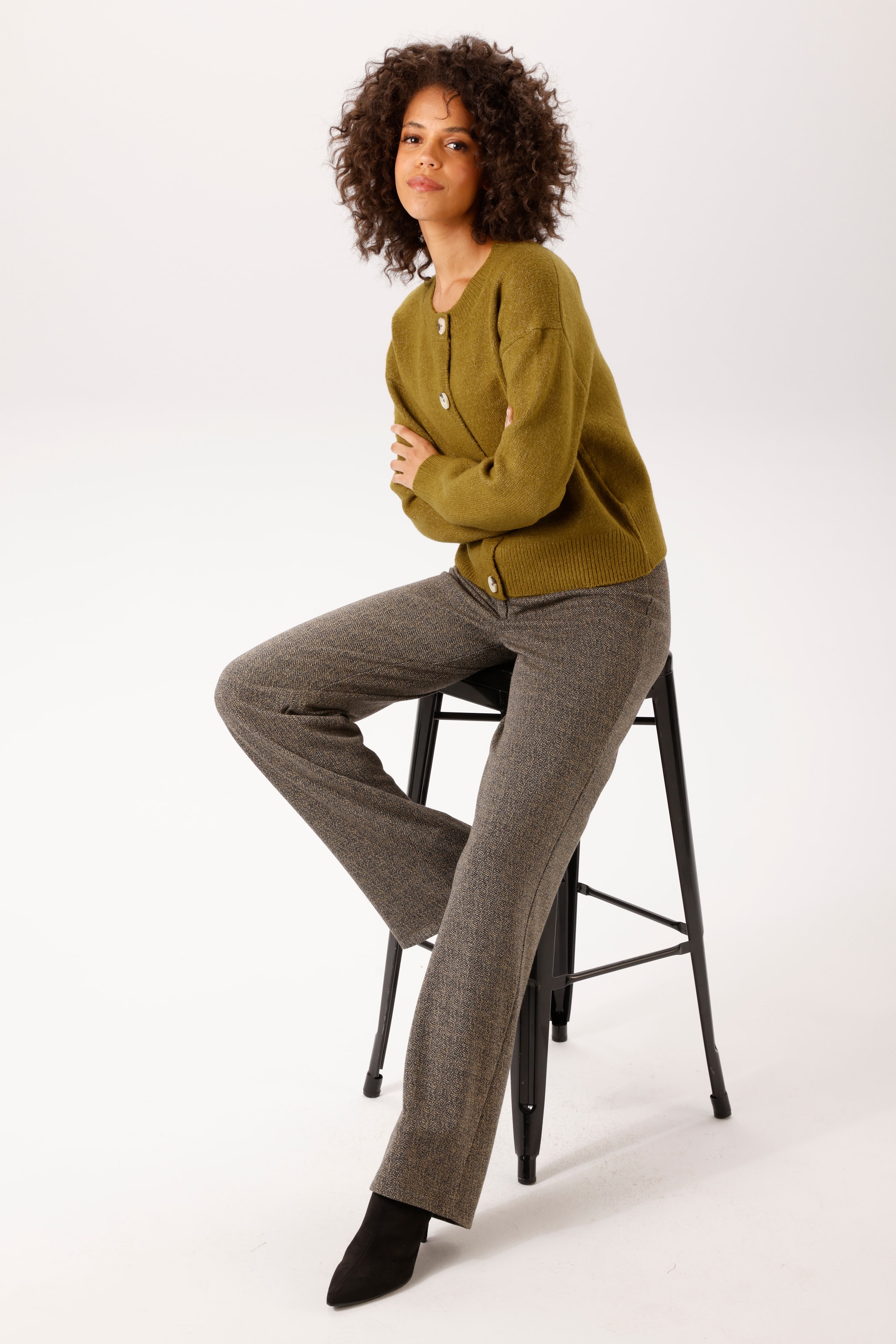 Aniston CASUAL Strickjacke aus effektvollem Melange-Garn