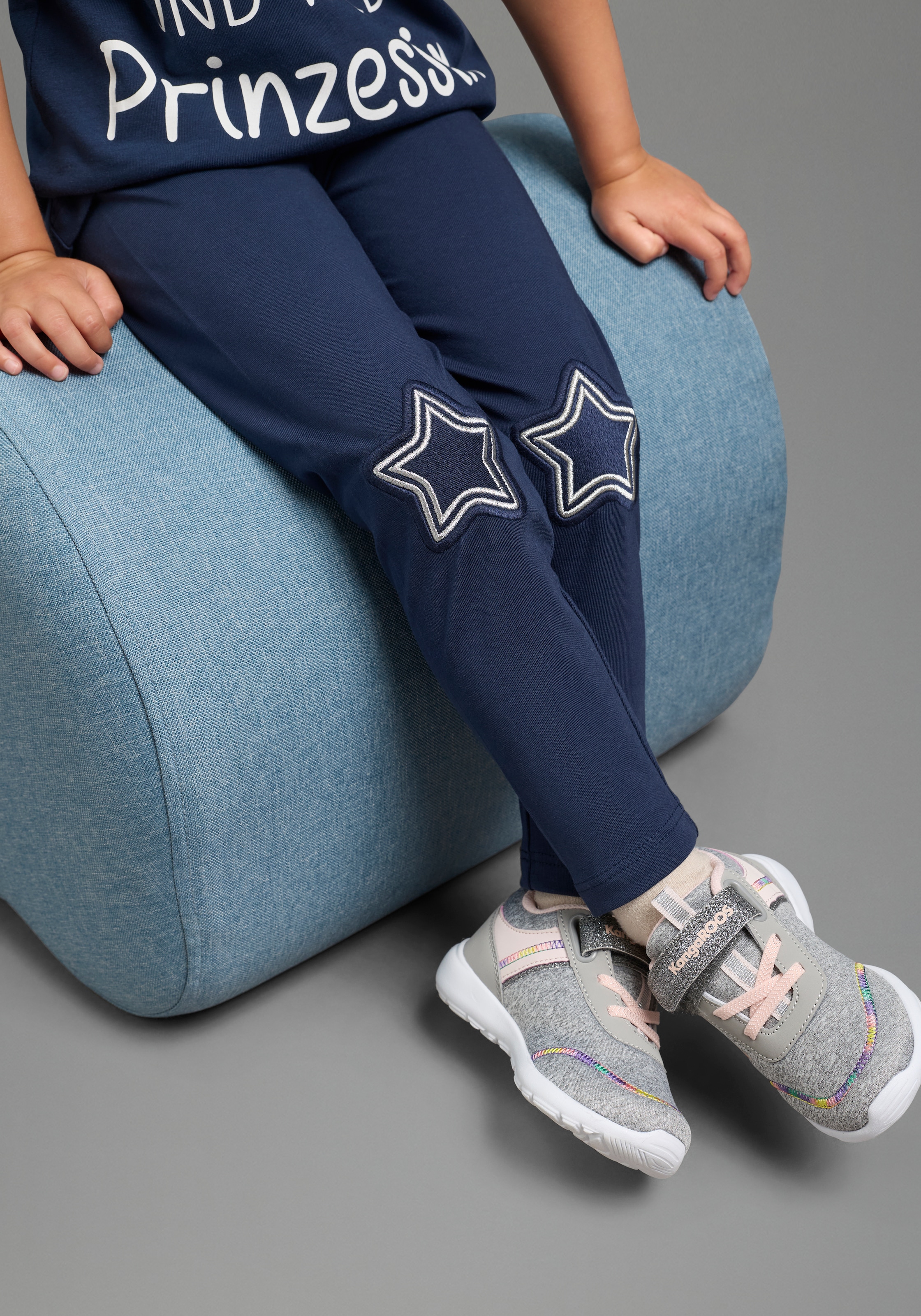 KIDSWORLD Leggings »Süsse Leggings mit Sternenapplikation«  coupe slim extra étroite, avec élastique intérieur