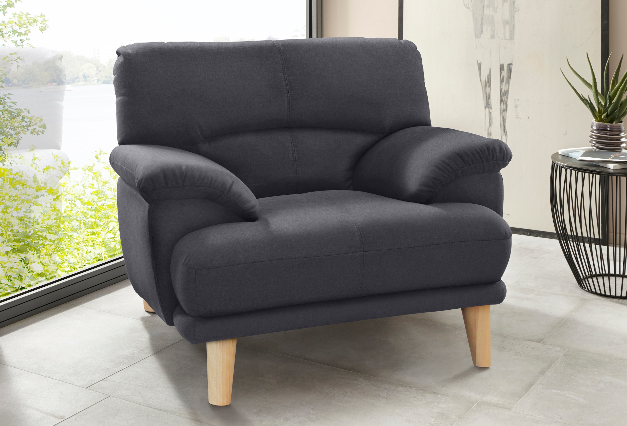 TRENDMANUFAKTUR Fauteuil »Cecilia, Loungesessel, italienisches Design, bequeme Armlehnen« dos travaillé pour un grand confort d’assise, pieds en bois