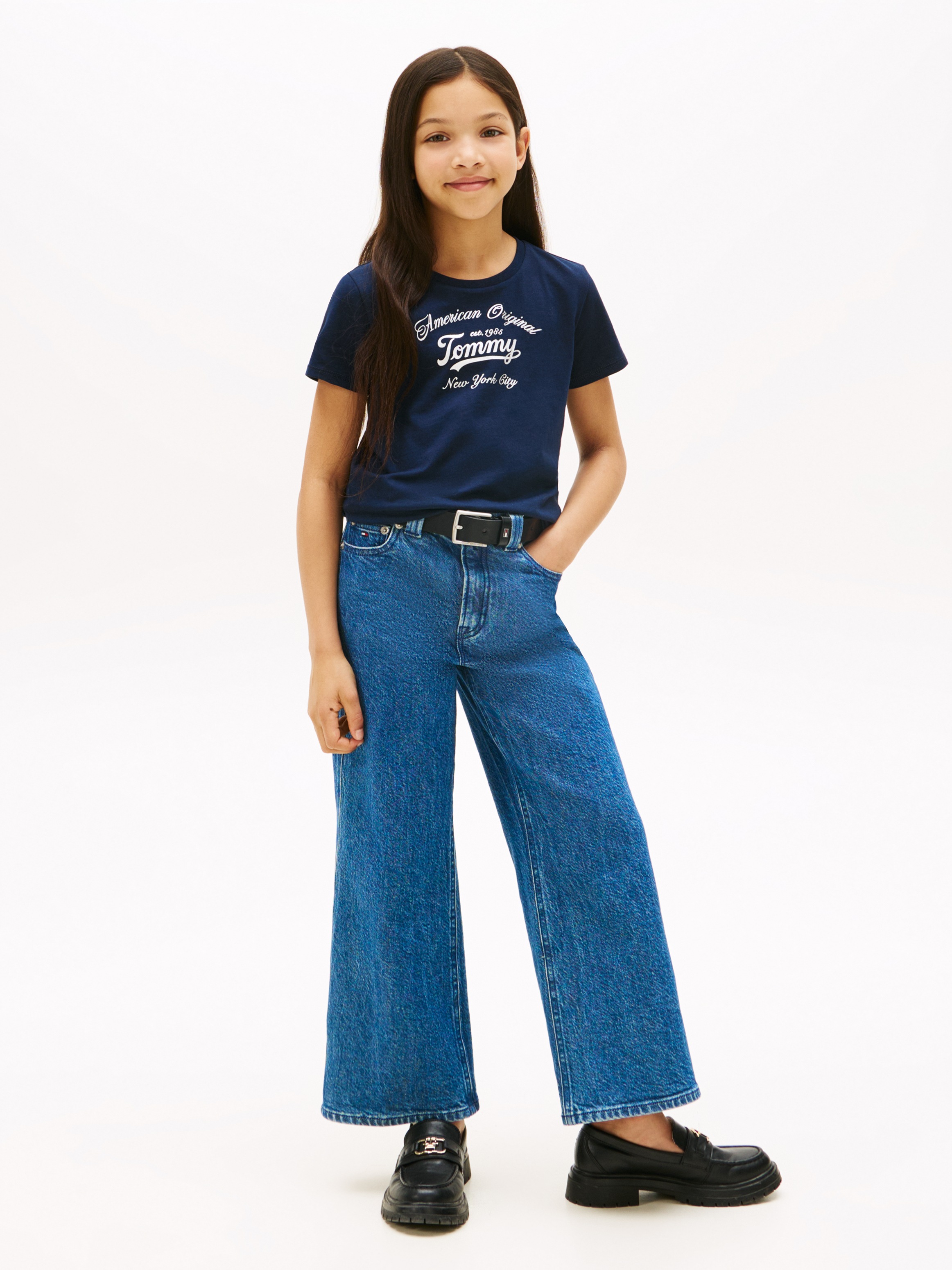Tommy Hilfiger T-shirt »TOMMY SCRIPT TEE SS« für Kinder bis 16 Jahre, glänzender Druck