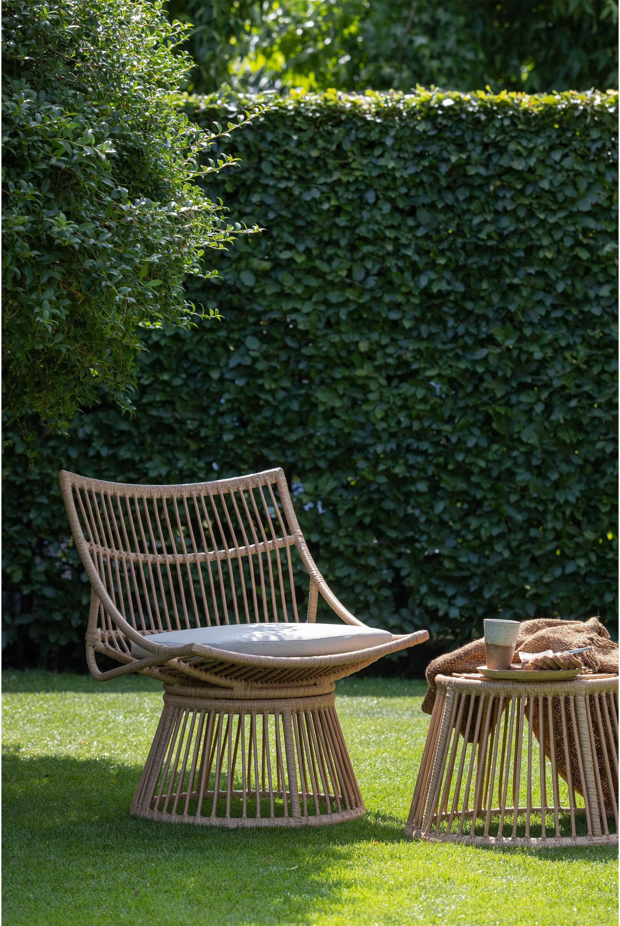 WOOOD Chaise en rotin »Alatna Wicker auf Aluminiumgestell pulverbeschichtet H80 x B64 x T53cm« () Fibre synthétique tressée, coussin d'assise inclus, capacité de charge 120 kg