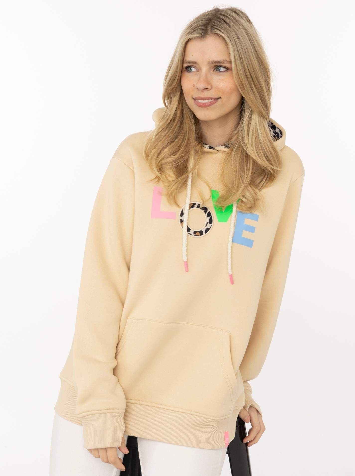 Zwillingsherz Hoodie »"LOVE"«, Kapuzeninnenseite mit Leomuster, grosser Print, Kängurutasche
