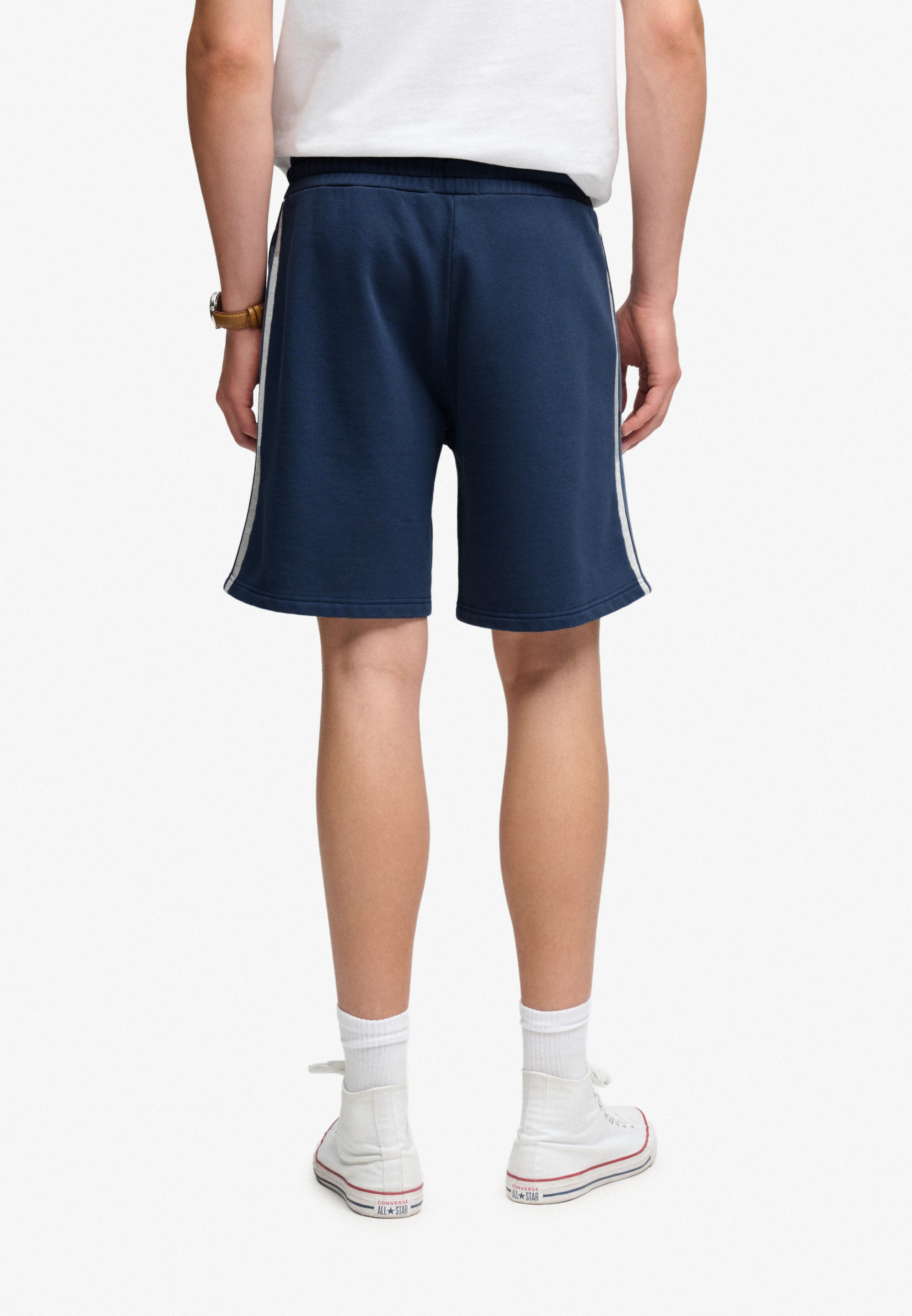 Superdry Sweatshorts »ATH ESS SHORT«  en coton et polyester, Loose Fit, avec cordon de serrage, aspect chiné
