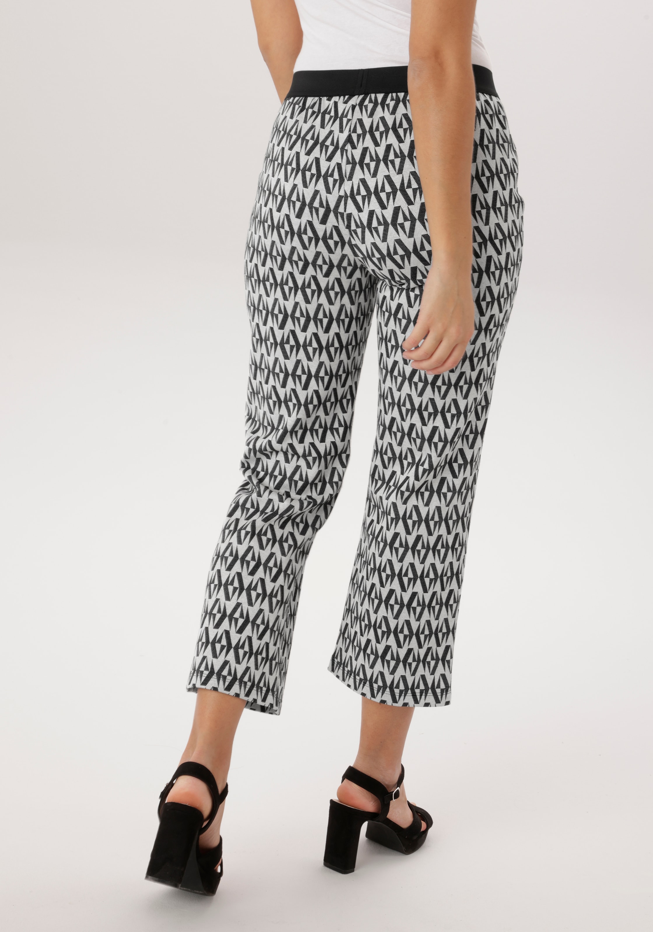 Aniston SELECTED Schlupfhose  mit modischer Jacquardmusterung