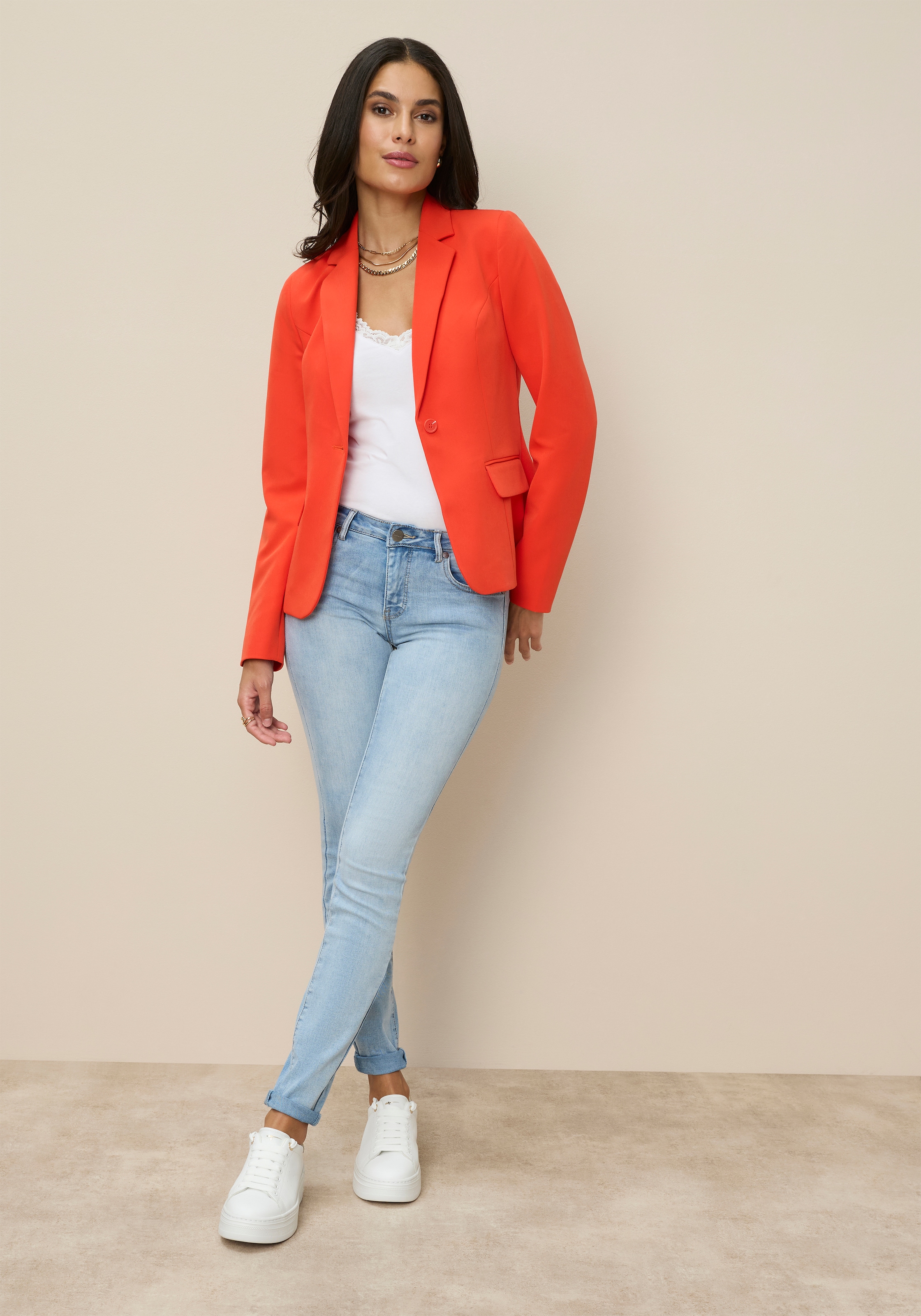 Tamaris Kurzblazer »mit figurbetonter Passform« in Trendfarben - mit passender Hose