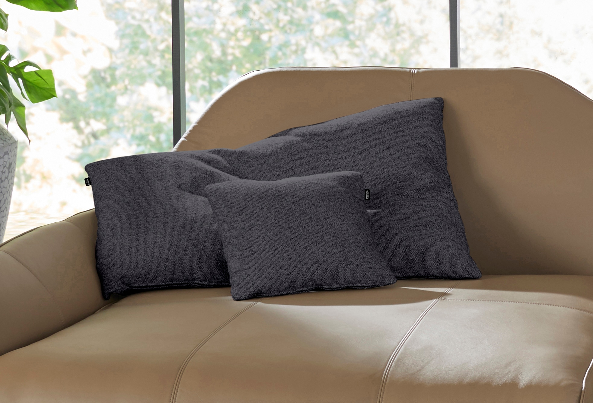 Creation BY ROLF BENZ Coussin décoratif »CR.480« au choix en tissu ou cuir, en trois tailles