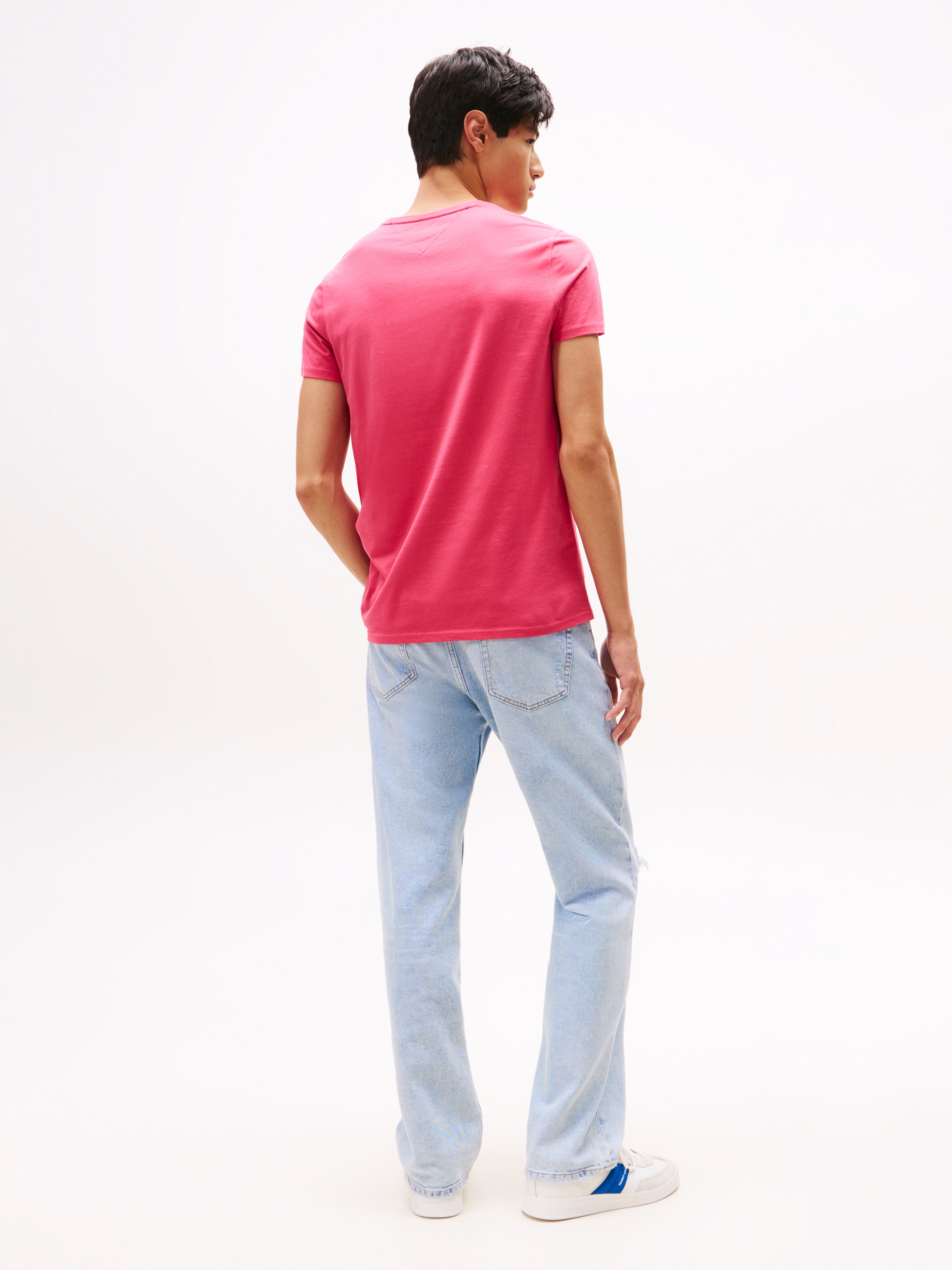 Tommy Jeans T-shirt »TJM ESSENTIAL SOLID TEE« mit Rundhalsausschnitt und dezenter Logo-Flag