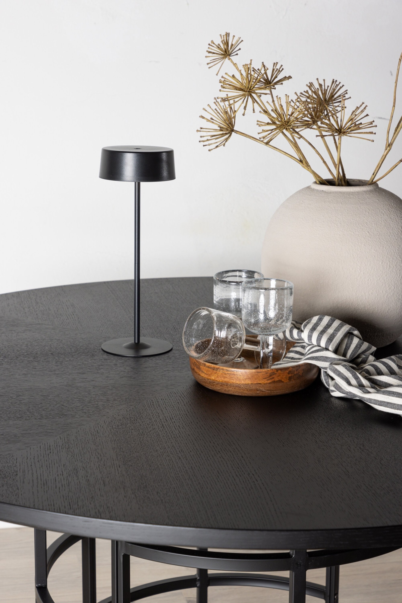 Venture Home Esstisch »Copenhagen, runder Esstisch in elegantem Schwarz, Ø 140 cm« Esszimmertisch, MDF, Holzfurnier-Optik, Metallgestell, rund, modern
