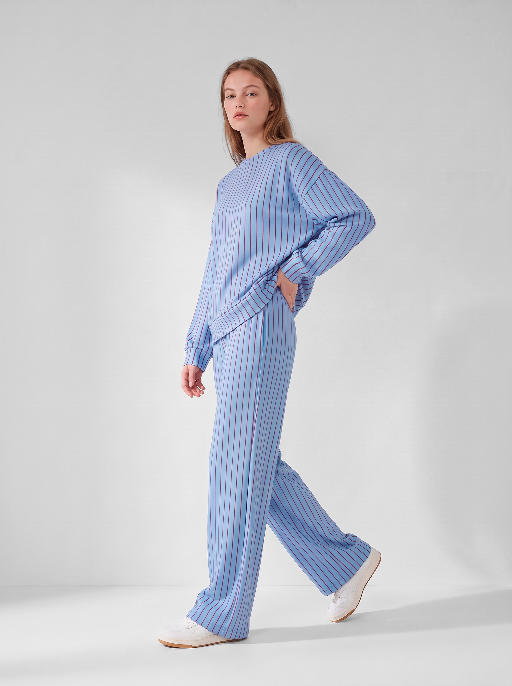 Copenhagen Studios Sweater , Hochwertige Modal Qualität
