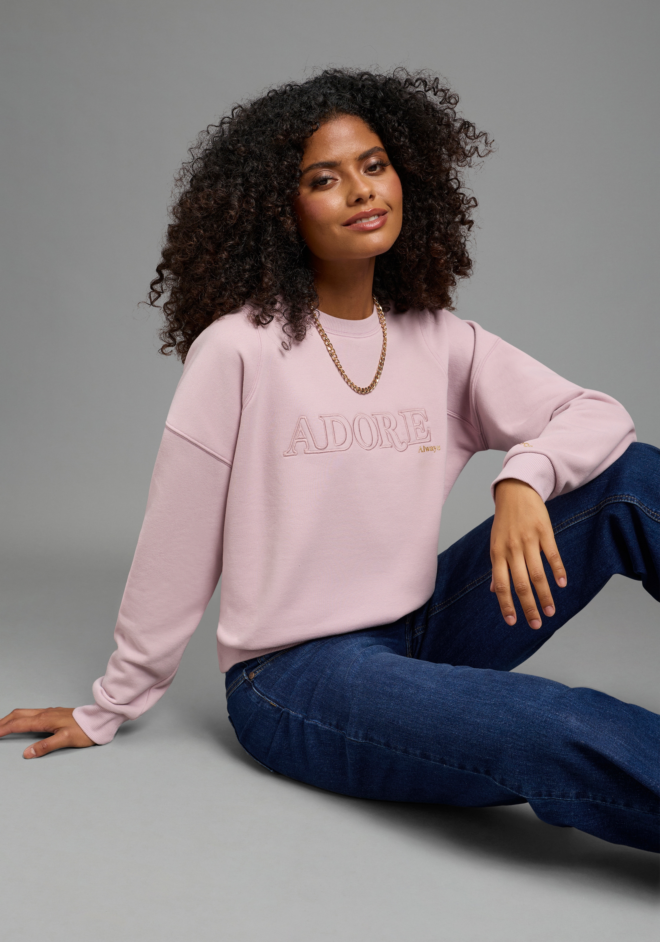 KangaROOS Sweat-shirt , avec impression en application, coupe ample, longueur aux hanches
