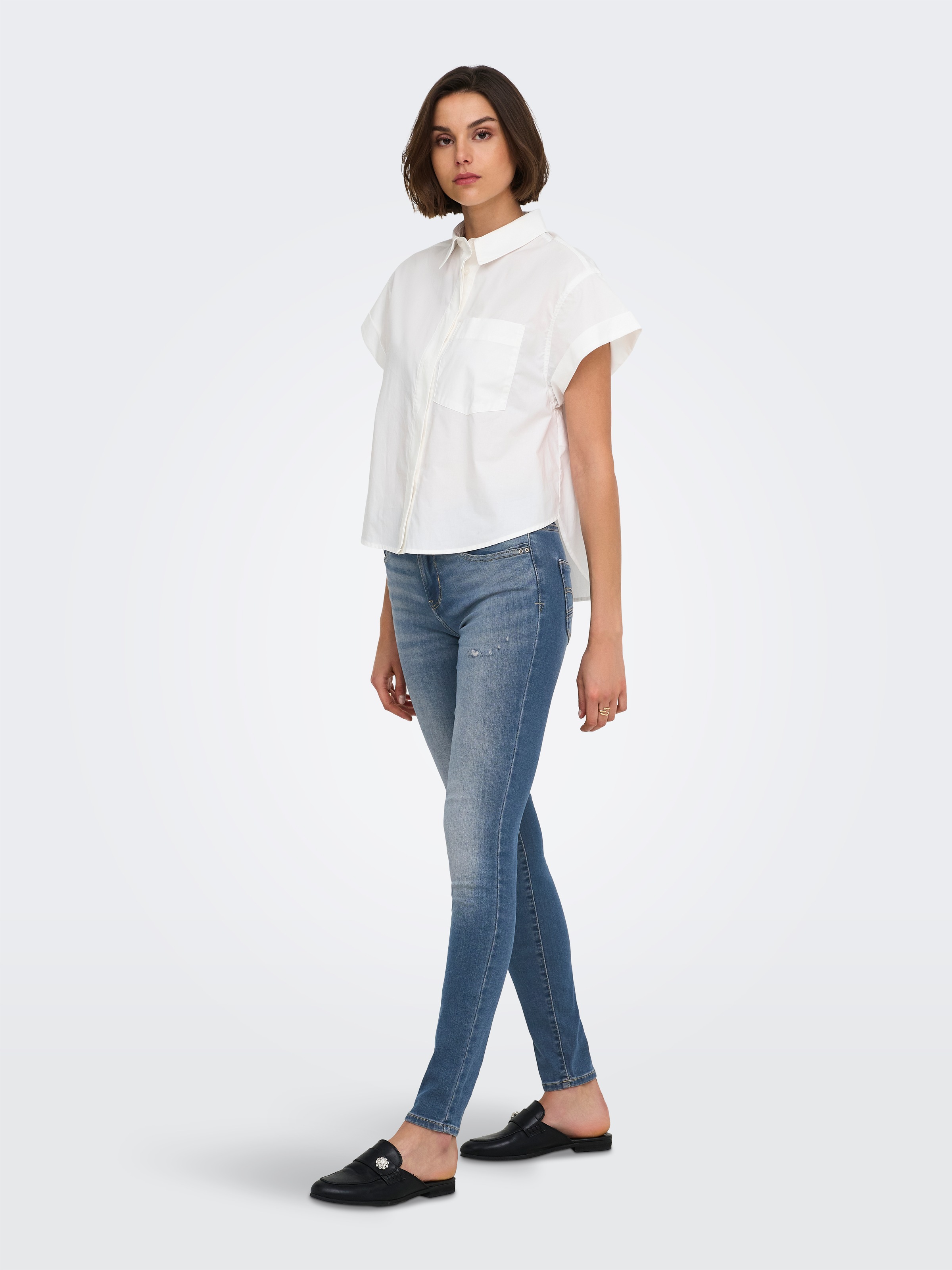 ONLY Jeans skinny »ONLBLUSH MW SK DET DES BACK EMB DNM« mélange de coton, détails destroyed, broderie sur la poche arrière