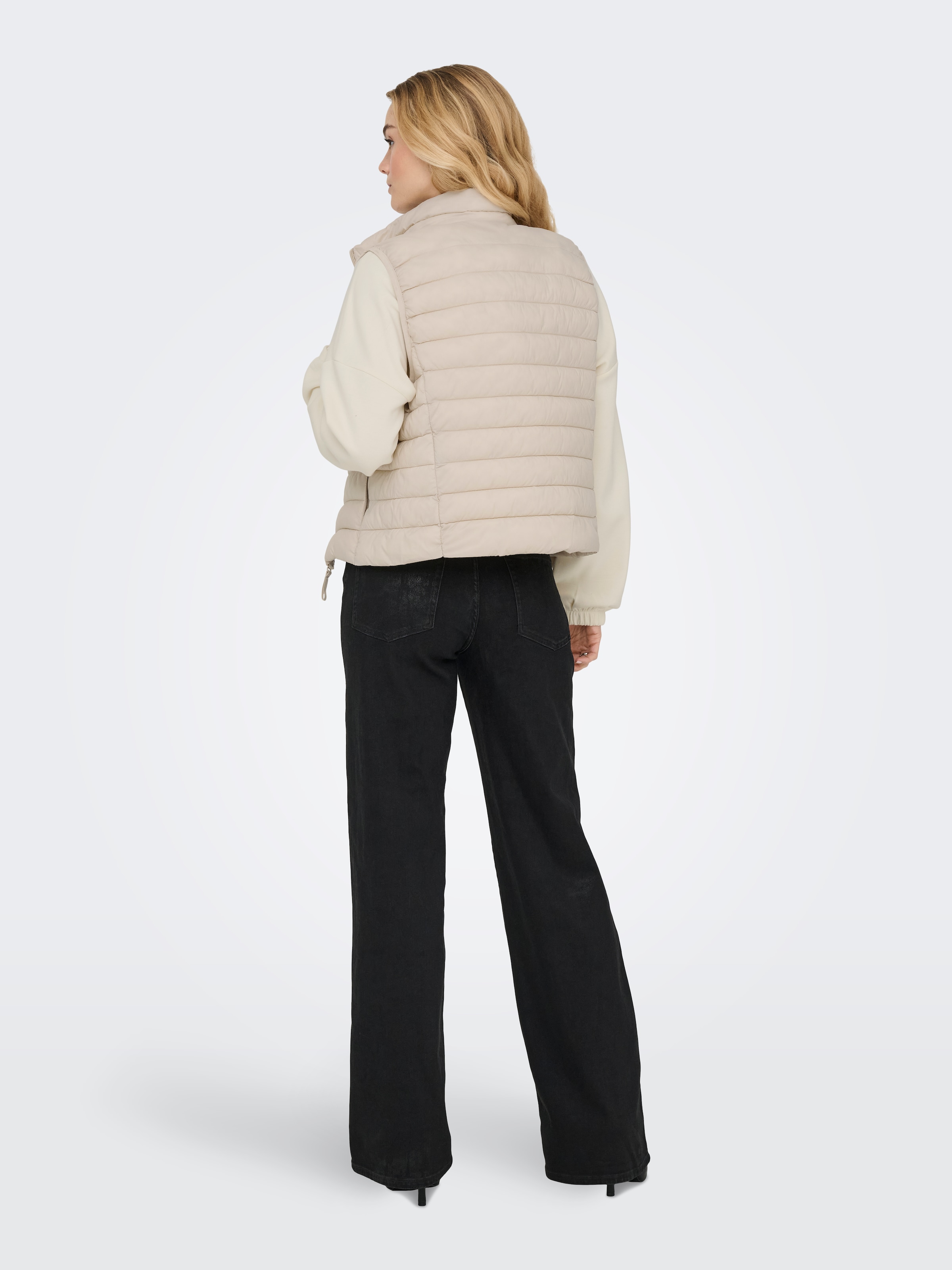 ONLY Gilet matelassé »ONLTAHIA LW QUILTED WAISTCOAT OTW CC OTW« leicht glänzende Oberfläche