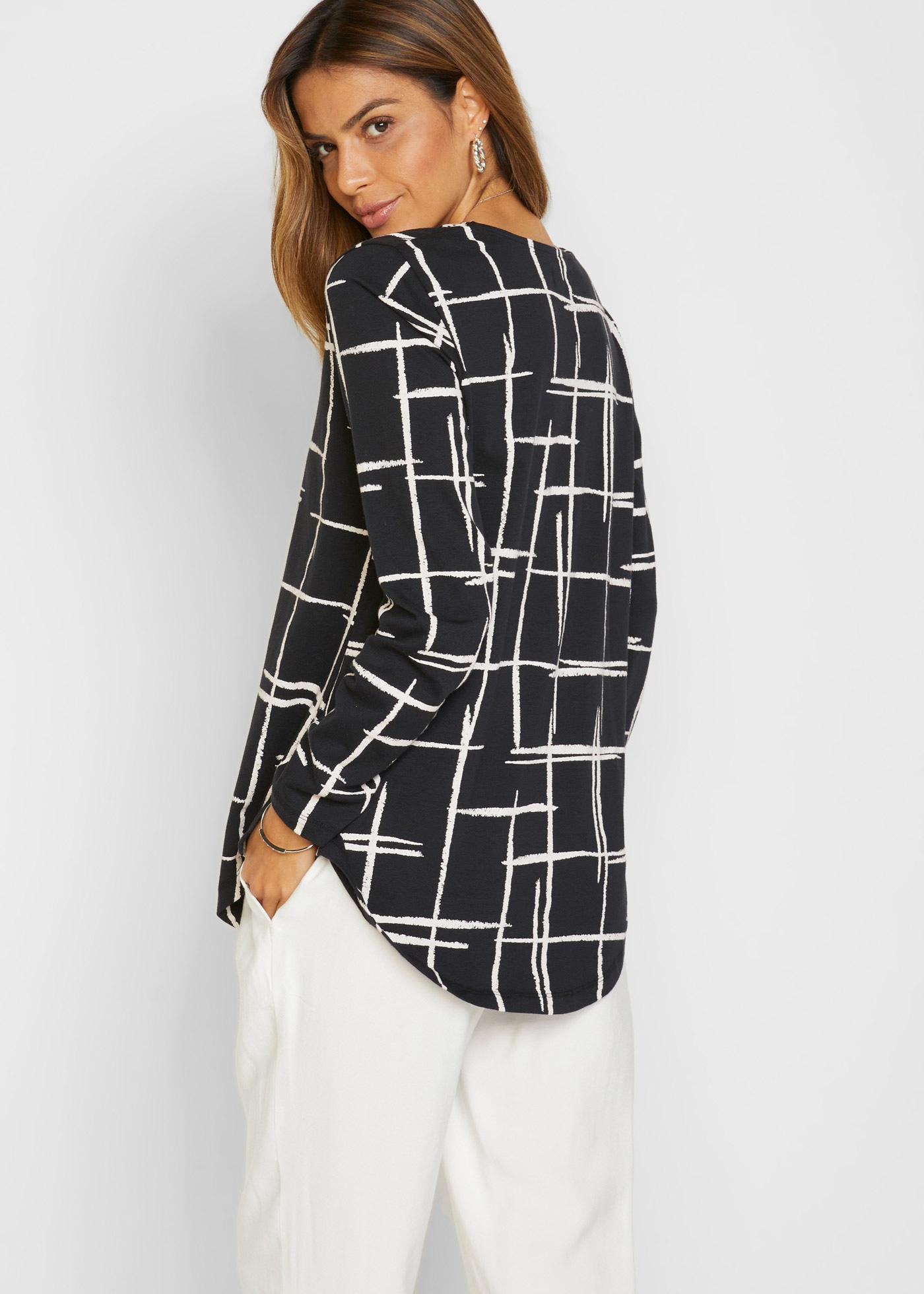 bonprix Blusenshirt figurumspielende Passform, Longshirt-Design, mit gerundetem Saum