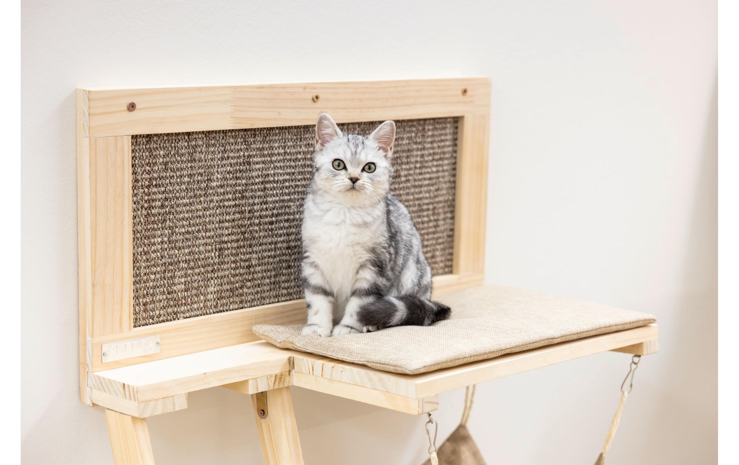 Kerbl Katzenliege »Timber 58 x 32 x 89 cm« Katzenliegebrett zur Wandmontage